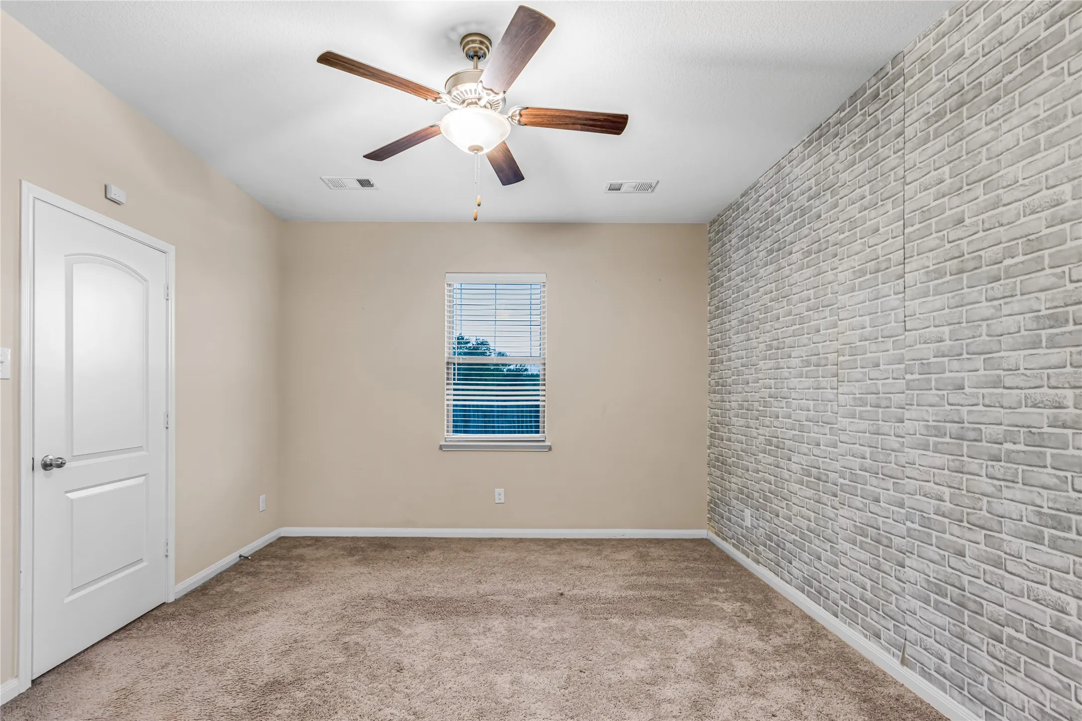 Single Family Residence For Rent in Collin County , 1401 Park Trails Boulevard, Princeton, Texas 75407, 3 Bedroom, 2 Bathroom, 2 Garage spaces, 1,658 Sqft, built in 2019, mls#21382868, Real Estate Agent in Princeton, Homes For Rent in Collin county, Homes For Rent in Princeton, Realtor in Princeton Texas, Real Estate Brokerage Independent Realty Texas, Luminita Cordes Realtor