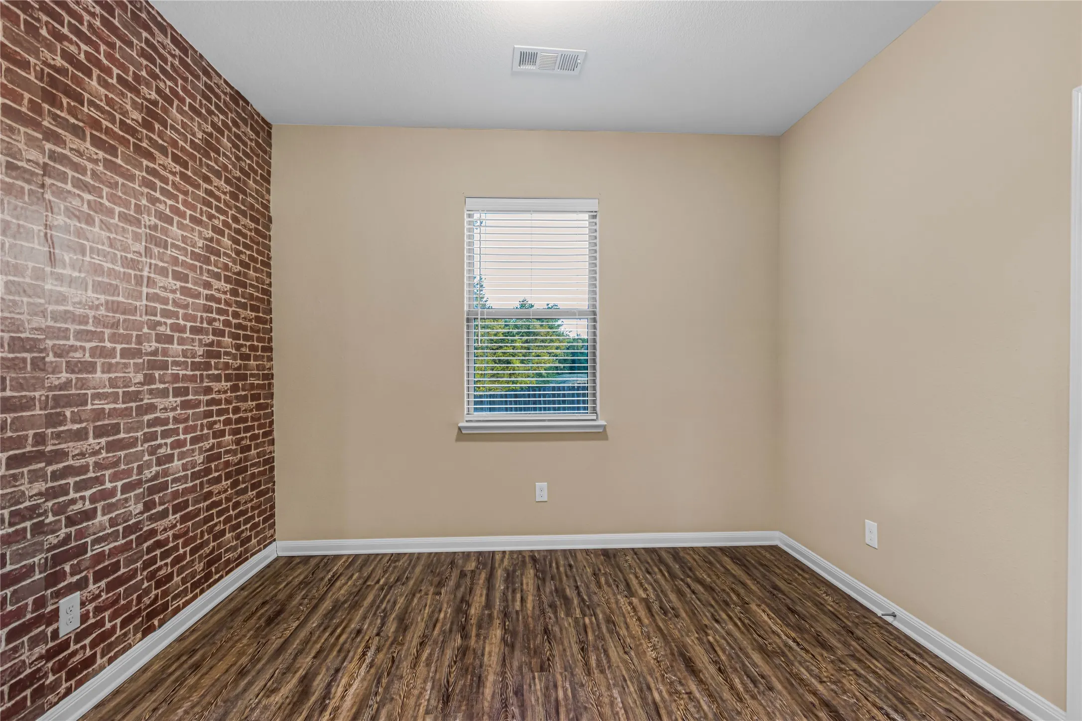 Single Family Residence For Rent in Collin County , 1401 Park Trails Boulevard, Princeton, Texas 75407, 3 Bedroom, 2 Bathroom, 2 Garage spaces, 1,658 Sqft, built in 2019, mls#21382868, Real Estate Agent in Princeton, Homes For Rent in Collin county, Homes For Rent in Princeton, Realtor in Princeton Texas, Real Estate Brokerage Independent Realty Texas, Luminita Cordes Realtor