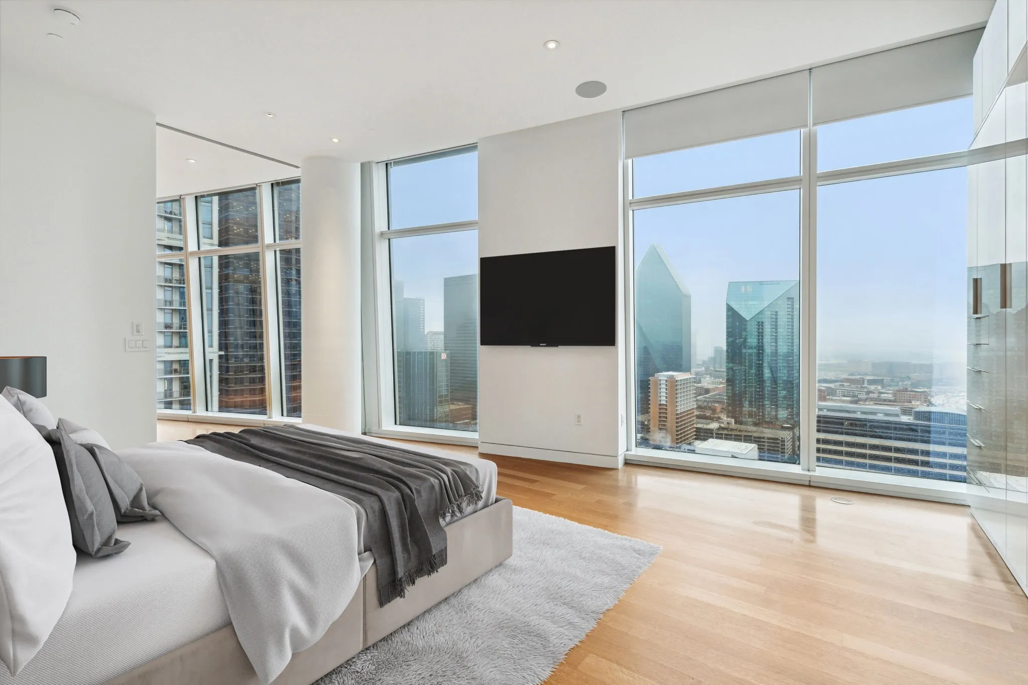 Condominium For Rent in Dallas County , 1918 Olive Street 2703, Dallas, Texas 75201, 1 Bedroom, 2 Bathroom, 2 Garage spaces, 1,867 Sqft, built in 2013, mls#21386321, Real Estate Agent in Dallas, Homes For Rent in Dallas county, Homes For Rent in Dallas, Realtor in Dallas Texas, Real Estate Brokerage Independent Realty Texas, Luminita Cordes Realtor