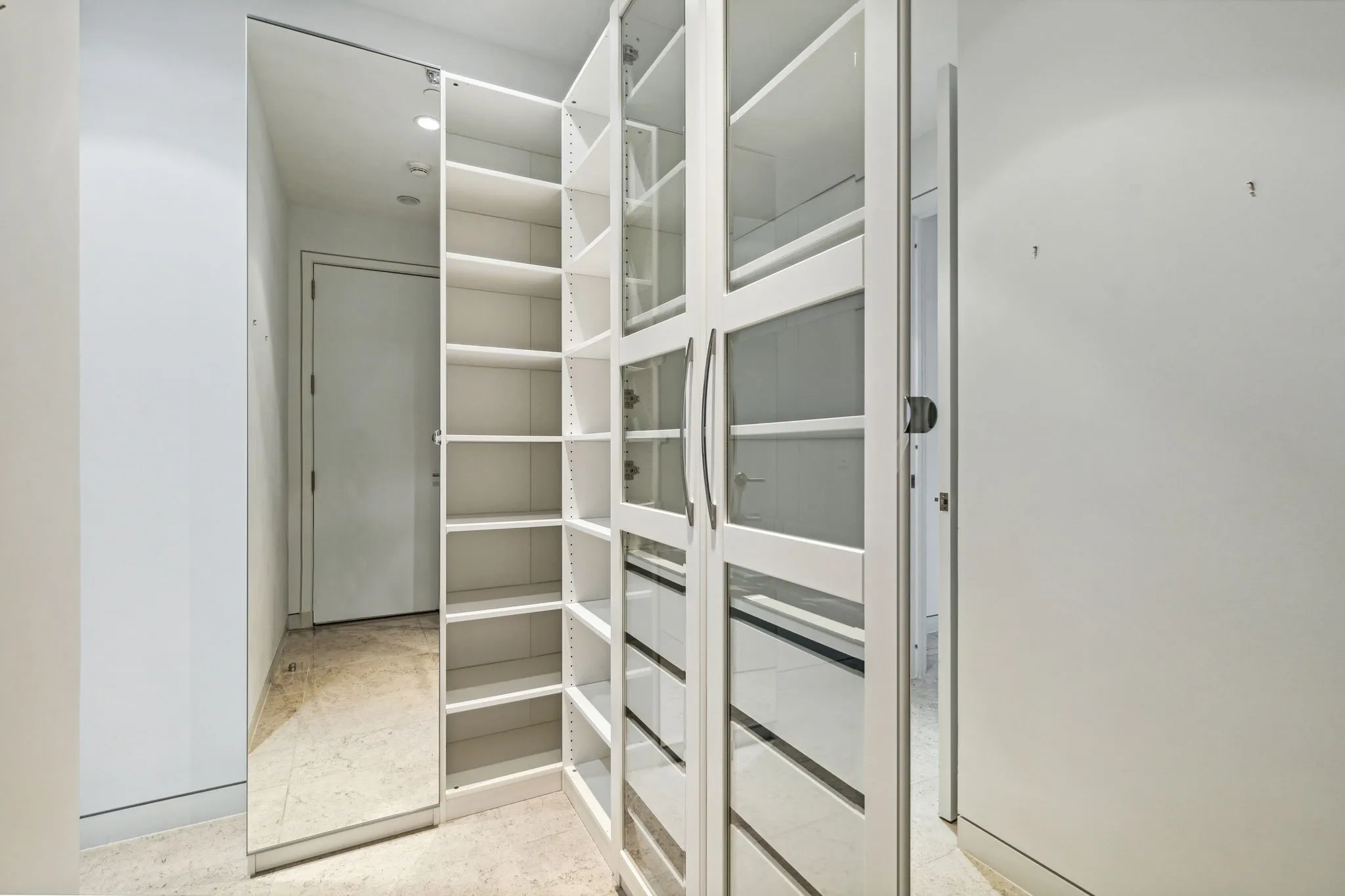 Condominium For Rent in Dallas County , 1918 Olive Street 2703, Dallas, Texas 75201, 1 Bedroom, 2 Bathroom, 2 Garage spaces, 1,867 Sqft, built in 2013, mls#21386321, Real Estate Agent in Dallas, Homes For Rent in Dallas county, Homes For Rent in Dallas, Realtor in Dallas Texas, Real Estate Brokerage Independent Realty Texas, Luminita Cordes Realtor