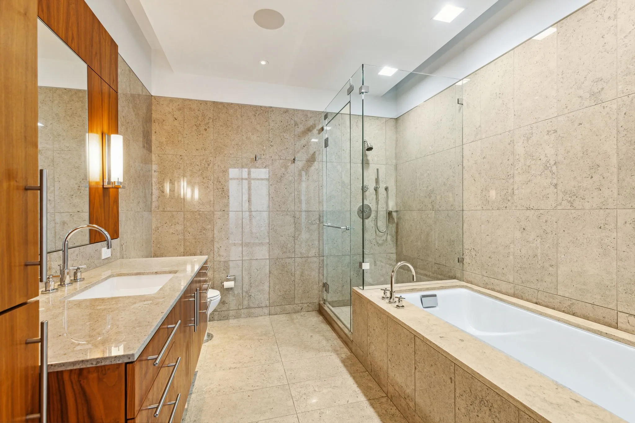 Condominium For Rent in Dallas County , 1918 Olive Street 2703, Dallas, Texas 75201, 1 Bedroom, 2 Bathroom, 2 Garage spaces, 1,867 Sqft, built in 2013, mls#21386321, Real Estate Agent in Dallas, Homes For Rent in Dallas county, Homes For Rent in Dallas, Realtor in Dallas Texas, Real Estate Brokerage Independent Realty Texas, Luminita Cordes Realtor