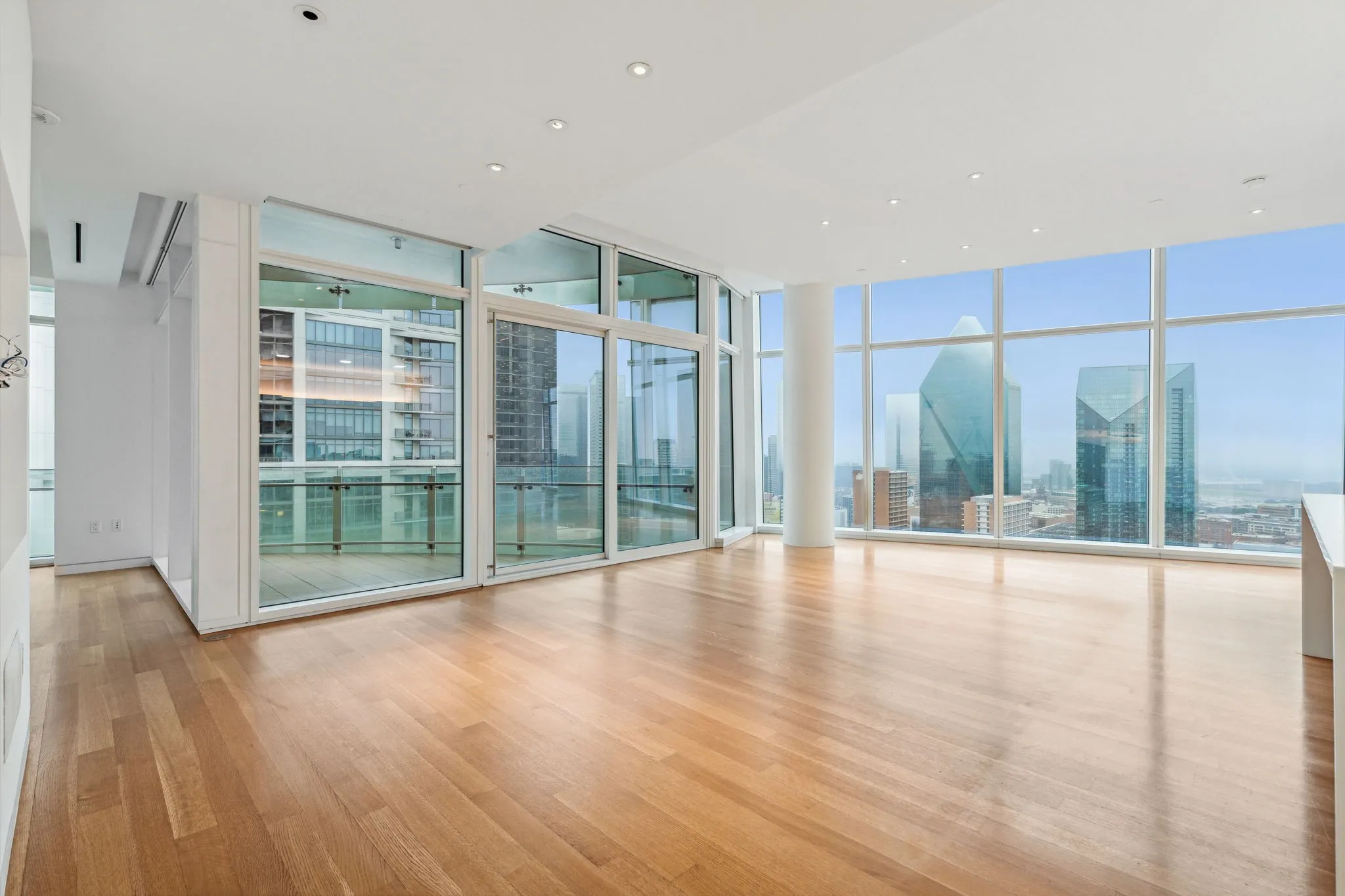 Condominium For Rent in Dallas County , 1918 Olive Street 2703, Dallas, Texas 75201, 1 Bedroom, 2 Bathroom, 2 Garage spaces, 1,867 Sqft, built in 2013, mls#21386321, Real Estate Agent in Dallas, Homes For Rent in Dallas county, Homes For Rent in Dallas, Realtor in Dallas Texas, Real Estate Brokerage Independent Realty Texas, Luminita Cordes Realtor