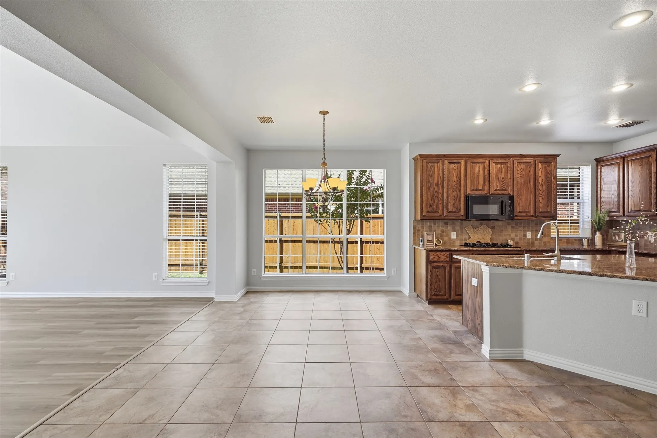Single Family Residence For Sale in Collin County , 6811 Bendbrook Drive, Frisco, Texas 75035, 4 Bedroom, 4 Bathroom, 2 Garage spaces, 3,053 Sqft, built in 2003, mls#21380192, Real Estate Agent in Frisco, Homes For Sale in Collin county, Homes For Sale in Frisco, Realtor in Frisco Texas, Real Estate Brokerage Independent Realty Texas, Luminita Cordes Realtor