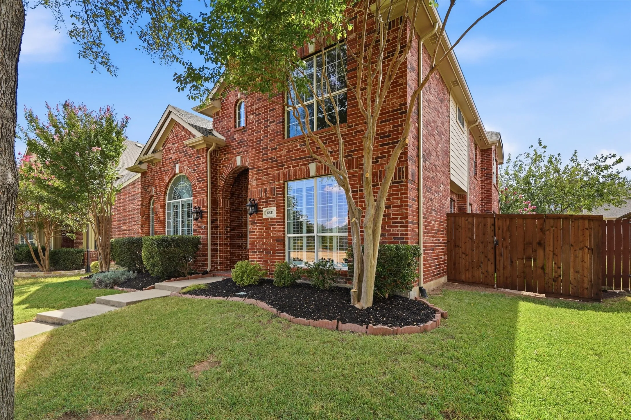 Single Family Residence For Sale in Collin County , 6811 Bendbrook Drive, Frisco, Texas 75035, 4 Bedroom, 4 Bathroom, 2 Garage spaces, 3,053 Sqft, built in 2003, mls#21380192, Real Estate Agent in Frisco, Homes For Sale in Collin county, Homes For Sale in Frisco, Realtor in Frisco Texas, Real Estate Brokerage Independent Realty Texas, Luminita Cordes Realtor