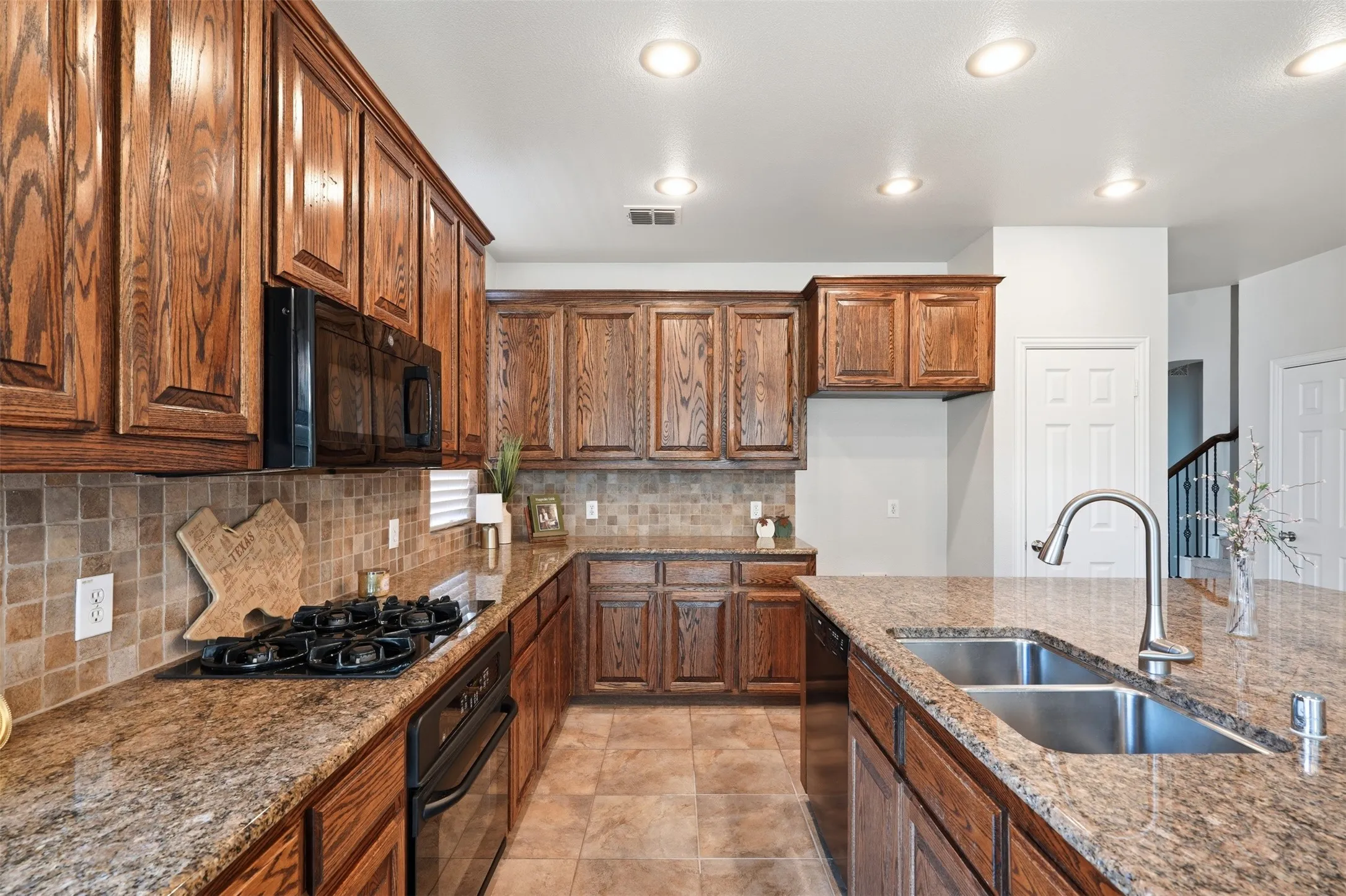 Single Family Residence For Sale in Collin County , 6811 Bendbrook Drive, Frisco, Texas 75035, 4 Bedroom, 4 Bathroom, 2 Garage spaces, 3,053 Sqft, built in 2003, mls#21380192, Real Estate Agent in Frisco, Homes For Sale in Collin county, Homes For Sale in Frisco, Realtor in Frisco Texas, Real Estate Brokerage Independent Realty Texas, Luminita Cordes Realtor