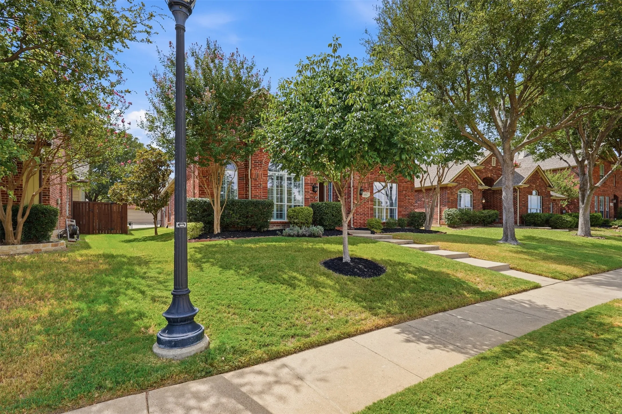Single Family Residence For Sale in Collin County , 6811 Bendbrook Drive, Frisco, Texas 75035, 4 Bedroom, 4 Bathroom, 2 Garage spaces, 3,053 Sqft, built in 2003, mls#21380192, Real Estate Agent in Frisco, Homes For Sale in Collin county, Homes For Sale in Frisco, Realtor in Frisco Texas, Real Estate Brokerage Independent Realty Texas, Luminita Cordes Realtor