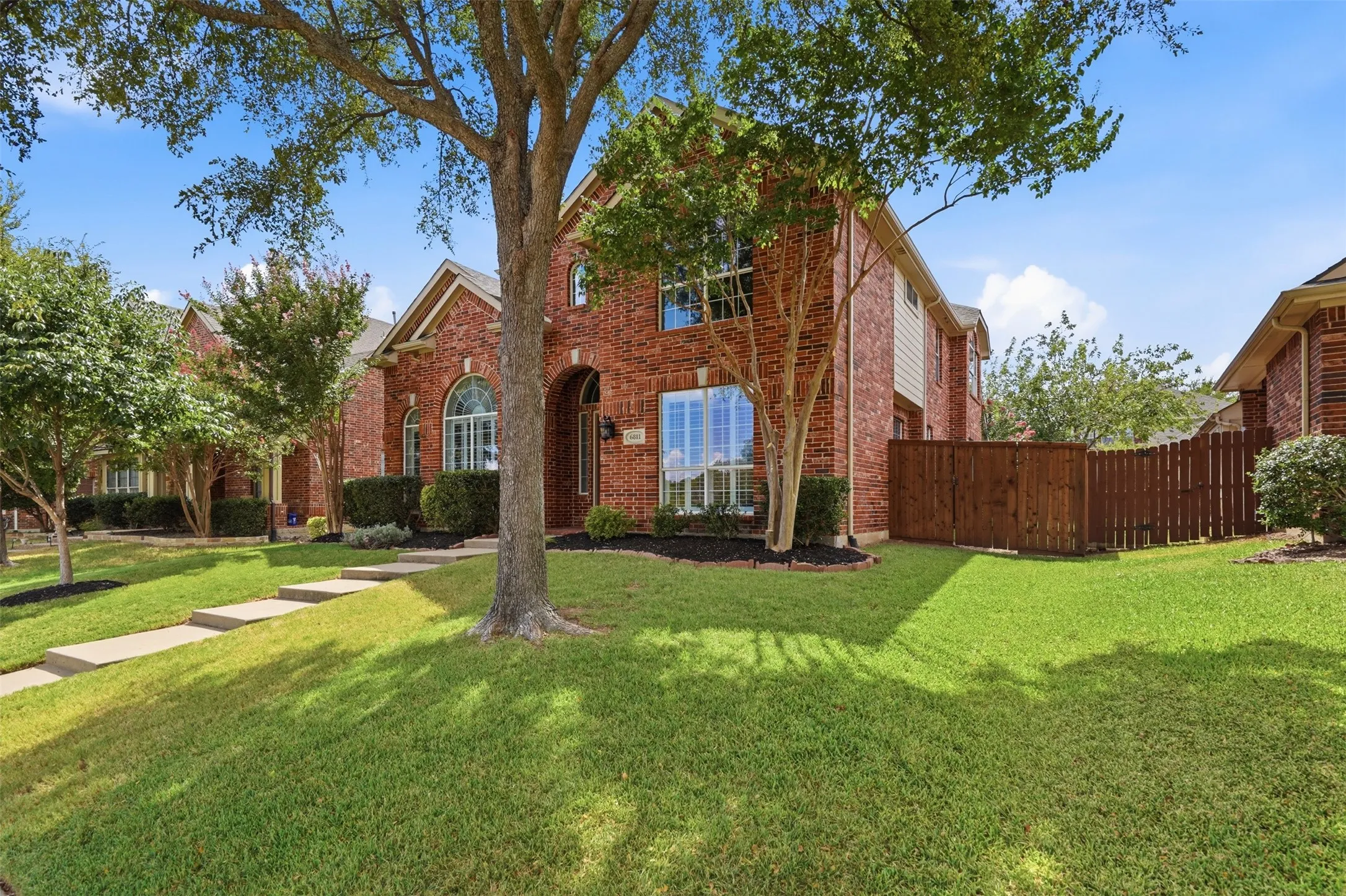 Single Family Residence For Sale in Collin County , 6811 Bendbrook Drive, Frisco, Texas 75035, 4 Bedroom, 4 Bathroom, 2 Garage spaces, 3,053 Sqft, built in 2003, mls#21380192, Real Estate Agent in Frisco, Homes For Sale in Collin county, Homes For Sale in Frisco, Realtor in Frisco Texas, Real Estate Brokerage Independent Realty Texas, Luminita Cordes Realtor