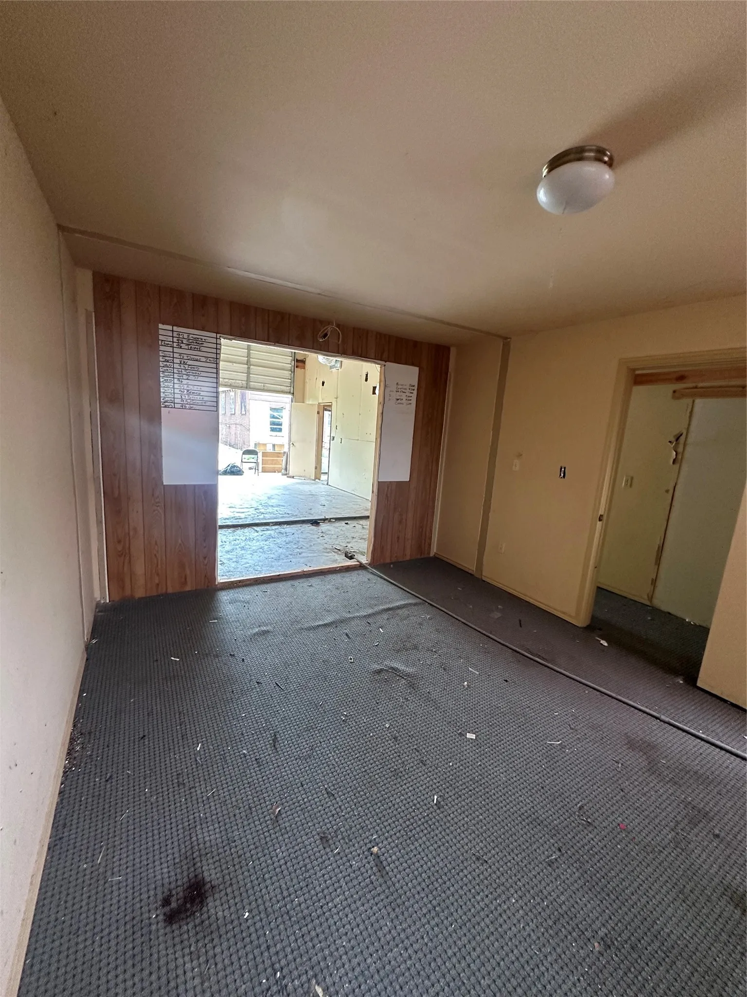 Single Family Residence For Sale in Tarrant County , 6921 Charbonneau Road, Lake Worth, Texas 76135, 3 Bedroom, 2 Bathroom, 1 Garage spaces, 1,800 Sqft, built in 1955, mls#21386350, Real Estate Agent in Lake Worth, Homes For Sale in Tarrant county, Homes For Sale in Lake Worth, Realtor in Lake Worth Texas, Real Estate Brokerage Independent Realty Texas, Luminita Cordes Realtor