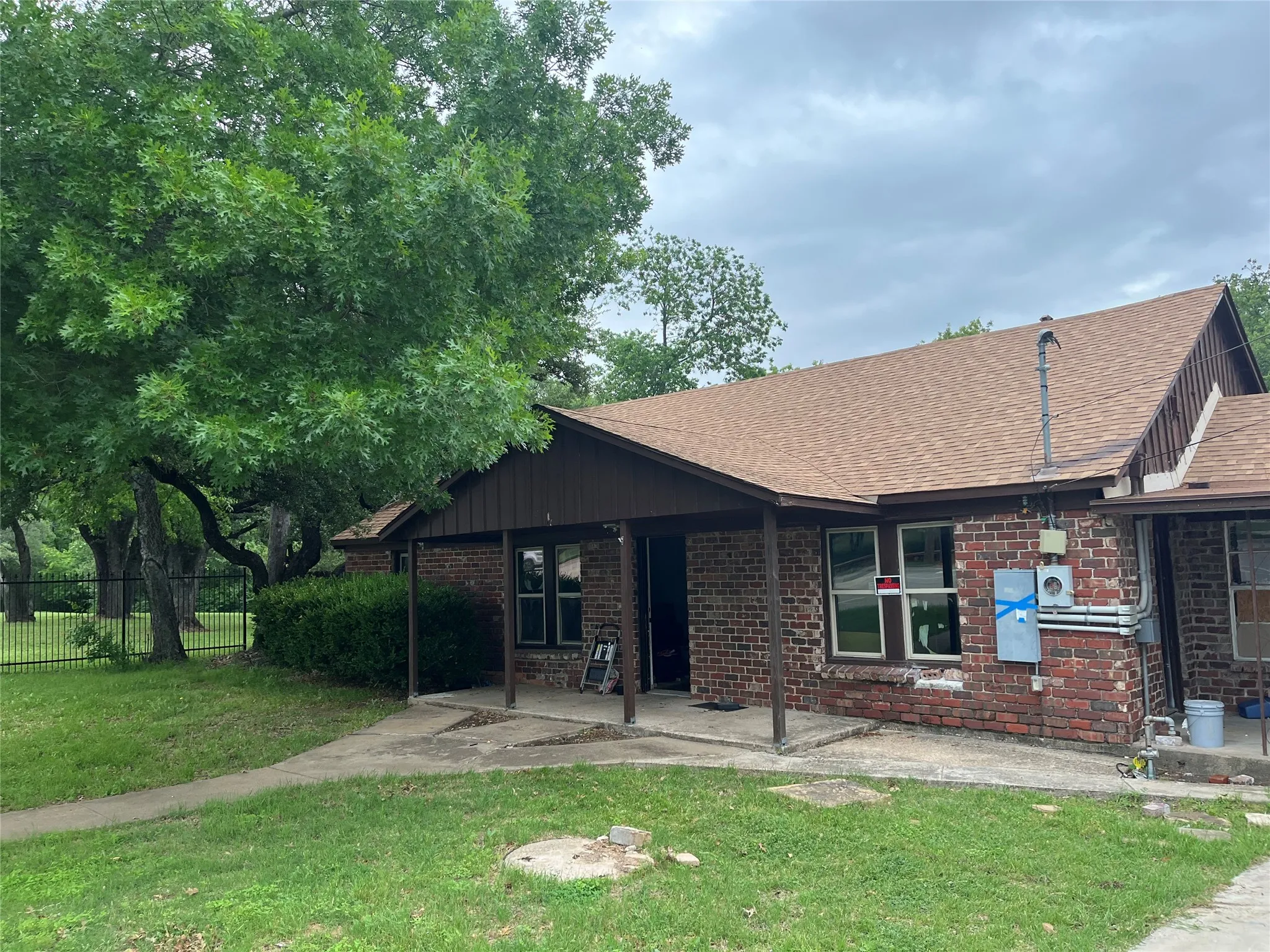 Single Family Residence For Sale in Tarrant County , 6921 Charbonneau Road, Lake Worth, Texas 76135, 3 Bedroom, 2 Bathroom, 1 Garage spaces, 1,800 Sqft, built in 1955, mls#21386350, Real Estate Agent in Lake Worth, Homes For Sale in Tarrant county, Homes For Sale in Lake Worth, Realtor in Lake Worth Texas, Real Estate Brokerage Independent Realty Texas, Luminita Cordes Realtor