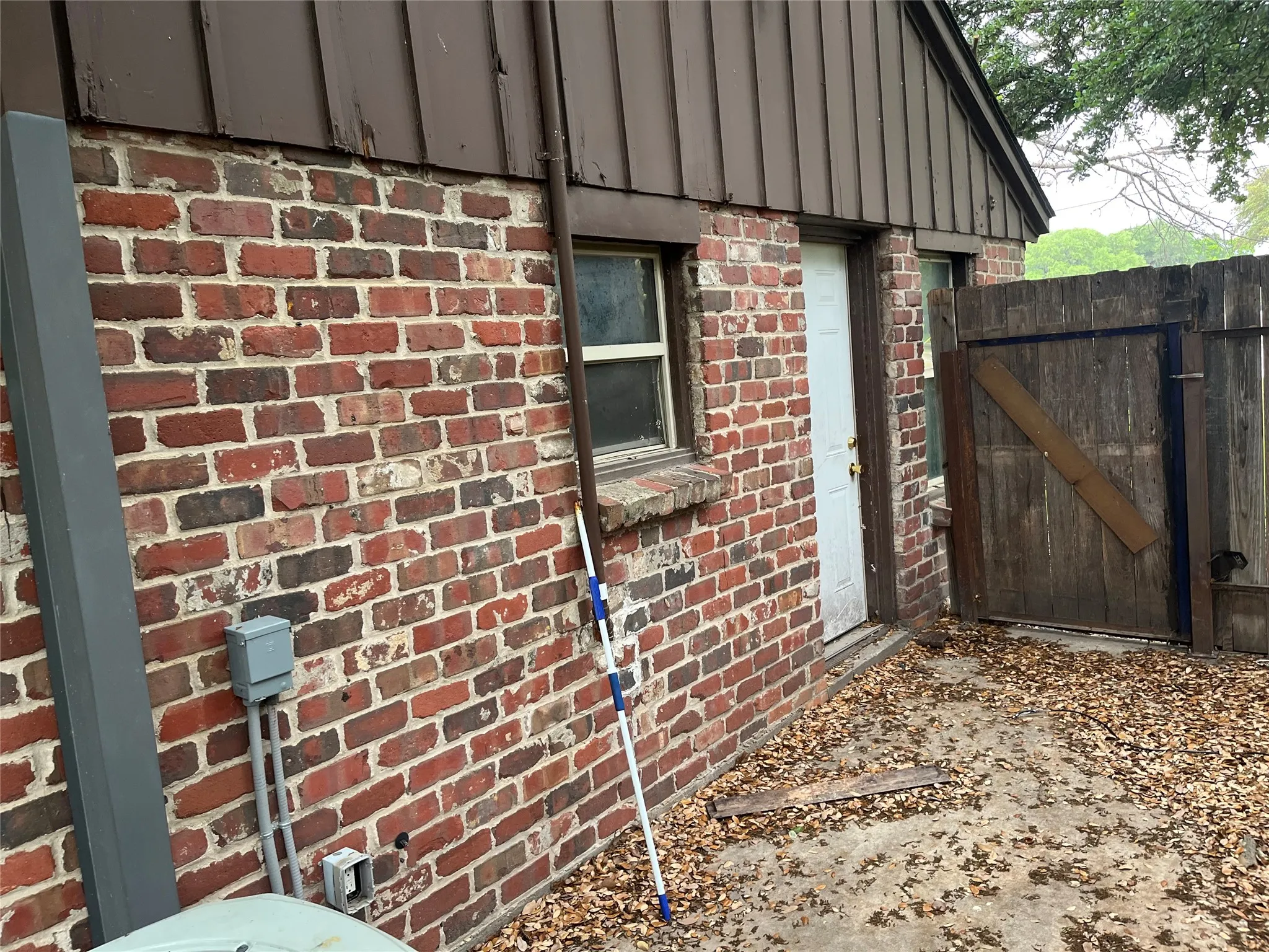 Single Family Residence For Sale in Tarrant County , 6921 Charbonneau Road, Lake Worth, Texas 76135, 3 Bedroom, 2 Bathroom, 1 Garage spaces, 1,800 Sqft, built in 1955, mls#21386350, Real Estate Agent in Lake Worth, Homes For Sale in Tarrant county, Homes For Sale in Lake Worth, Realtor in Lake Worth Texas, Real Estate Brokerage Independent Realty Texas, Luminita Cordes Realtor