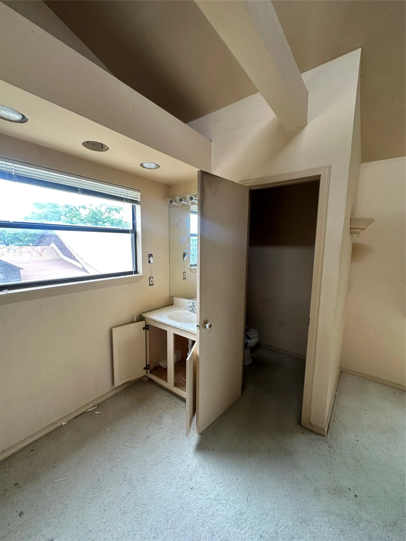 Single Family Residence For Sale in Tarrant County , 6921 Charbonneau Road, Lake Worth, Texas 76135, 3 Bedroom, 2 Bathroom, 1 Garage spaces, 1,800 Sqft, built in 1955, mls#21386350, Real Estate Agent in Lake Worth, Homes For Sale in Tarrant county, Homes For Sale in Lake Worth, Realtor in Lake Worth Texas, Real Estate Brokerage Independent Realty Texas, Luminita Cordes Realtor