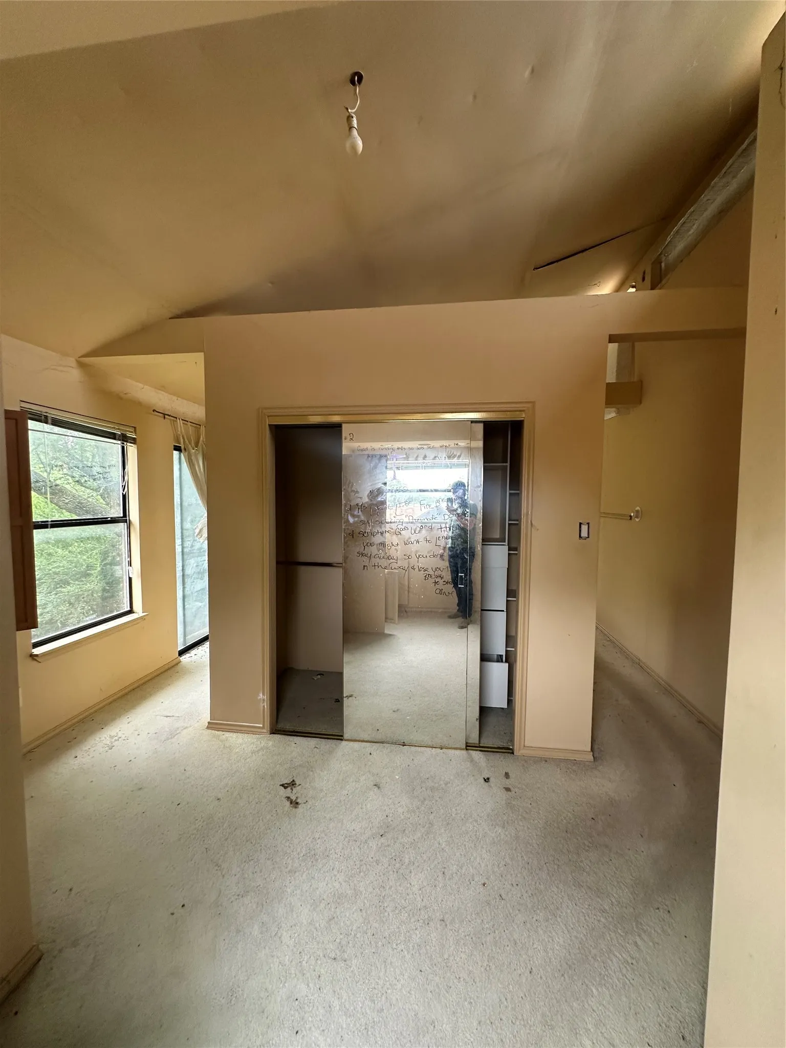 Single Family Residence For Sale in Tarrant County , 6921 Charbonneau Road, Lake Worth, Texas 76135, 3 Bedroom, 2 Bathroom, 1 Garage spaces, 1,800 Sqft, built in 1955, mls#21386350, Real Estate Agent in Lake Worth, Homes For Sale in Tarrant county, Homes For Sale in Lake Worth, Realtor in Lake Worth Texas, Real Estate Brokerage Independent Realty Texas, Luminita Cordes Realtor