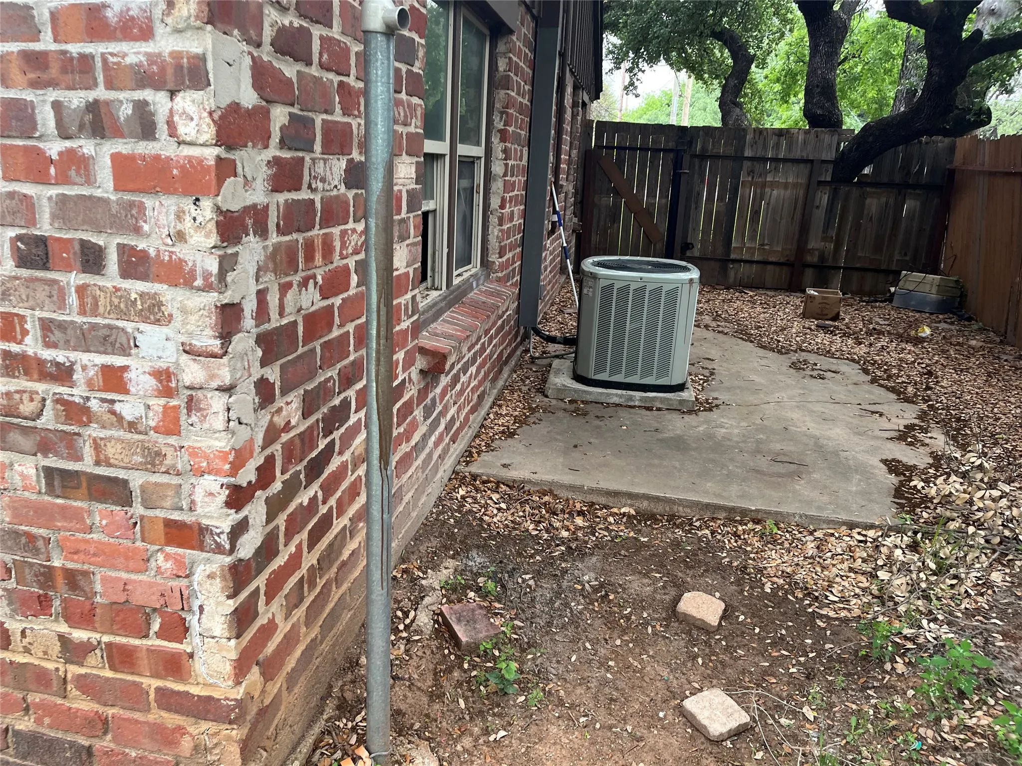 Single Family Residence For Sale in Tarrant County , 6921 Charbonneau Road, Lake Worth, Texas 76135, 3 Bedroom, 2 Bathroom, 1 Garage spaces, 1,800 Sqft, built in 1955, mls#21386350, Real Estate Agent in Lake Worth, Homes For Sale in Tarrant county, Homes For Sale in Lake Worth, Realtor in Lake Worth Texas, Real Estate Brokerage Independent Realty Texas, Luminita Cordes Realtor