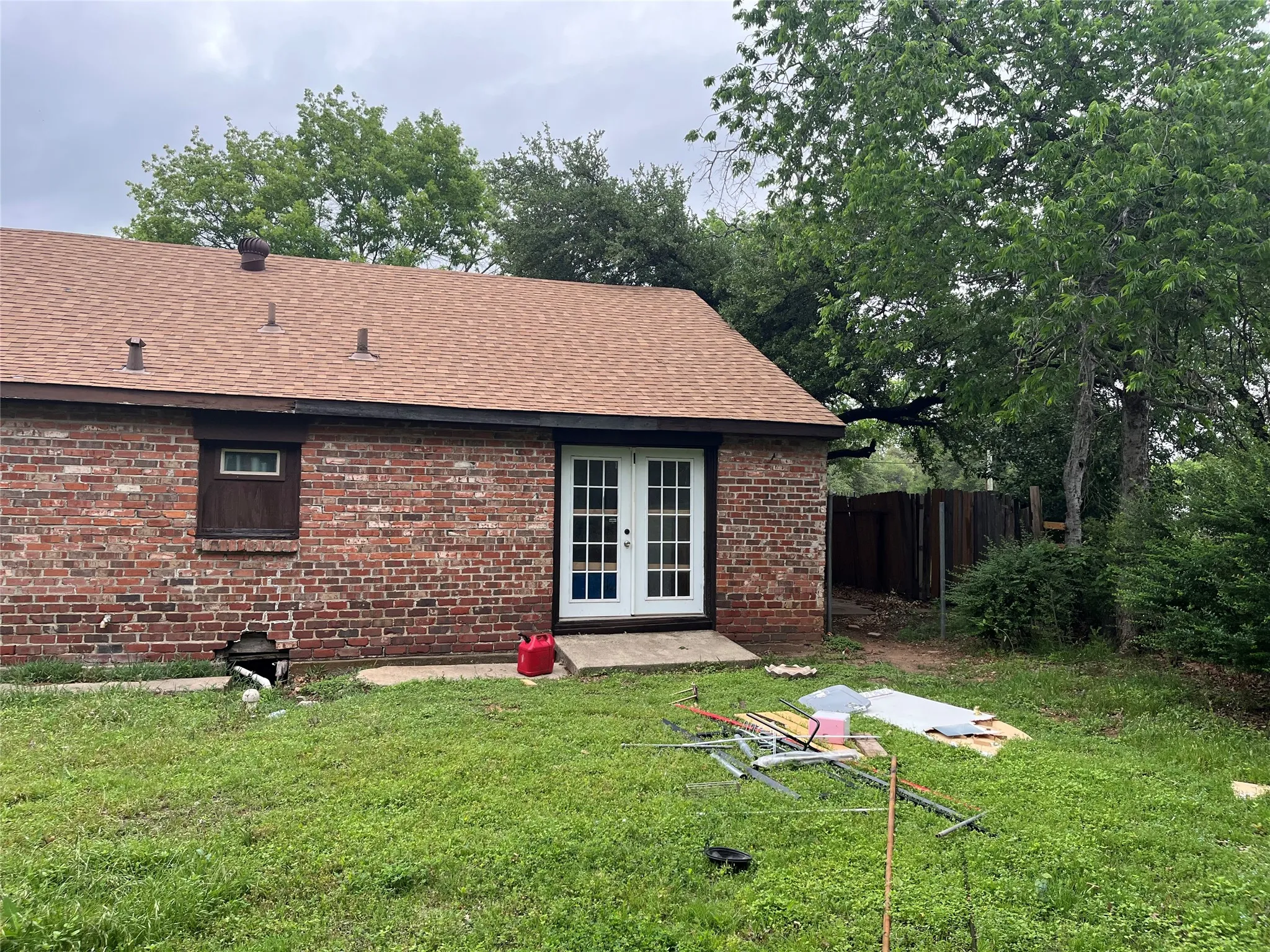 Single Family Residence For Sale in Tarrant County , 6921 Charbonneau Road, Lake Worth, Texas 76135, 3 Bedroom, 2 Bathroom, 1 Garage spaces, 1,800 Sqft, built in 1955, mls#21386350, Real Estate Agent in Lake Worth, Homes For Sale in Tarrant county, Homes For Sale in Lake Worth, Realtor in Lake Worth Texas, Real Estate Brokerage Independent Realty Texas, Luminita Cordes Realtor