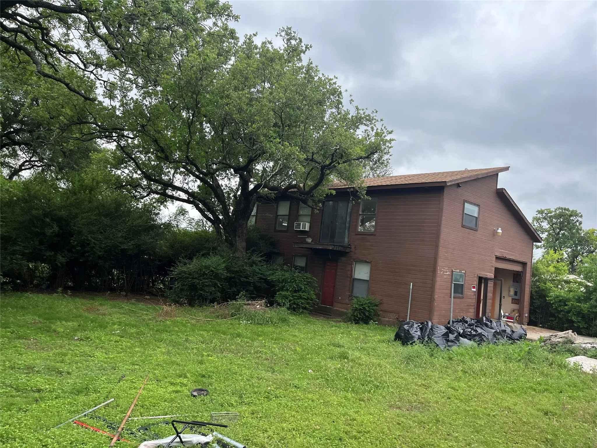 Single Family Residence For Sale in Tarrant County , 6921 Charbonneau Road, Lake Worth, Texas 76135, 3 Bedroom, 2 Bathroom, 1 Garage spaces, 1,800 Sqft, built in 1955, mls#21386350, Real Estate Agent in Lake Worth, Homes For Sale in Tarrant county, Homes For Sale in Lake Worth, Realtor in Lake Worth Texas, Real Estate Brokerage Independent Realty Texas, Luminita Cordes Realtor