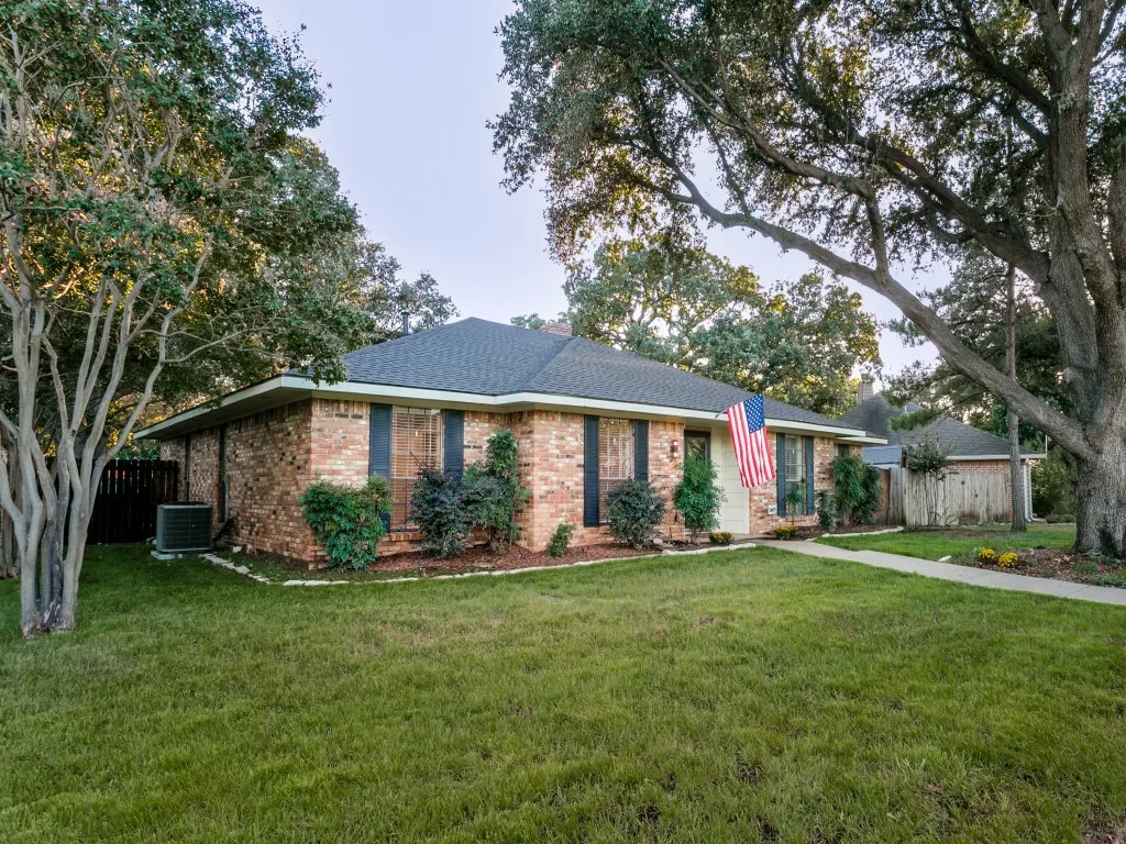 Single Family Residence For Rent in Denton County , 905 Summer Trail, Flower Mound, Texas 75028, 3 Bedroom, 2 Bathroom, 2 Garage spaces, 2,056 Sqft, built in 1983, mls#21386358, Real Estate Agent in Flower Mound, Homes For Rent in Denton county, Homes For Rent in Flower Mound, Realtor in Flower Mound Texas, Real Estate Brokerage Independent Realty Texas, Luminita Cordes Realtor