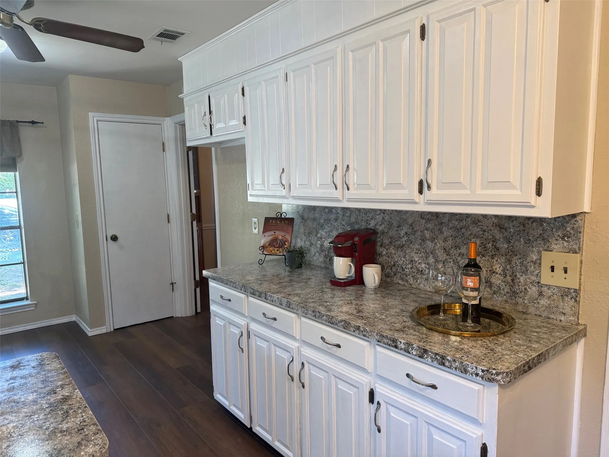 Single Family Residence For Rent in Denton County , 905 Summer Trail, Flower Mound, Texas 75028, 3 Bedroom, 2 Bathroom, 2 Garage spaces, 2,056 Sqft, built in 1983, mls#21386358, Real Estate Agent in Flower Mound, Homes For Rent in Denton county, Homes For Rent in Flower Mound, Realtor in Flower Mound Texas, Real Estate Brokerage Independent Realty Texas, Luminita Cordes Realtor