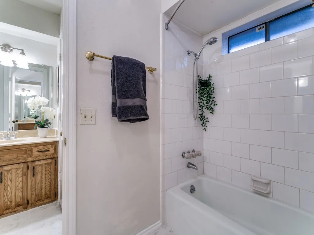 Single Family Residence For Rent in Denton County , 905 Summer Trail, Flower Mound, Texas 75028, 3 Bedroom, 2 Bathroom, 2 Garage spaces, 2,056 Sqft, built in 1983, mls#21386358, Real Estate Agent in Flower Mound, Homes For Rent in Denton county, Homes For Rent in Flower Mound, Realtor in Flower Mound Texas, Real Estate Brokerage Independent Realty Texas, Luminita Cordes Realtor