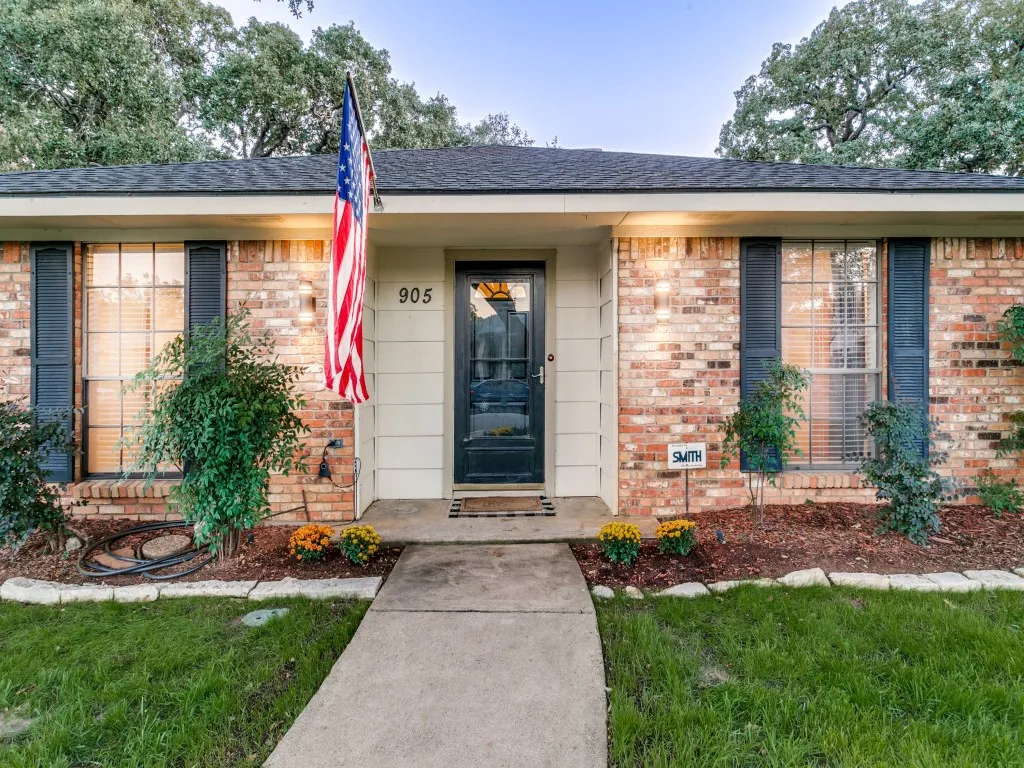 Single Family Residence For Rent in Denton County , 905 Summer Trail, Flower Mound, Texas 75028, 3 Bedroom, 2 Bathroom, 2 Garage spaces, 2,056 Sqft, built in 1983, mls#21386358, Real Estate Agent in Flower Mound, Homes For Rent in Denton county, Homes For Rent in Flower Mound, Realtor in Flower Mound Texas, Real Estate Brokerage Independent Realty Texas, Luminita Cordes Realtor