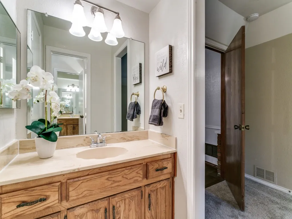 Single Family Residence For Rent in Denton County , 905 Summer Trail, Flower Mound, Texas 75028, 3 Bedroom, 2 Bathroom, 2 Garage spaces, 2,056 Sqft, built in 1983, mls#21386358, Real Estate Agent in Flower Mound, Homes For Rent in Denton county, Homes For Rent in Flower Mound, Realtor in Flower Mound Texas, Real Estate Brokerage Independent Realty Texas, Luminita Cordes Realtor