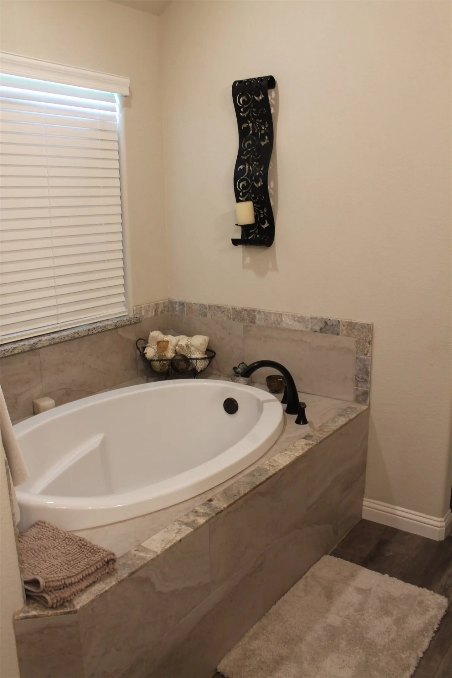 Single Family Residence For Rent in Hood County , 4011 Gallivant Drive, Granbury, Texas 76049, 4 Bedroom, 2 Bathroom, 2 Garage spaces, 2,038 Sqft, built in 2021, mls#21386372, Real Estate Agent in Granbury, Homes For Rent in Hood county, Homes For Rent in Granbury, Realtor in Granbury Texas, Real Estate Brokerage Independent Realty Texas, Luminita Cordes Realtor