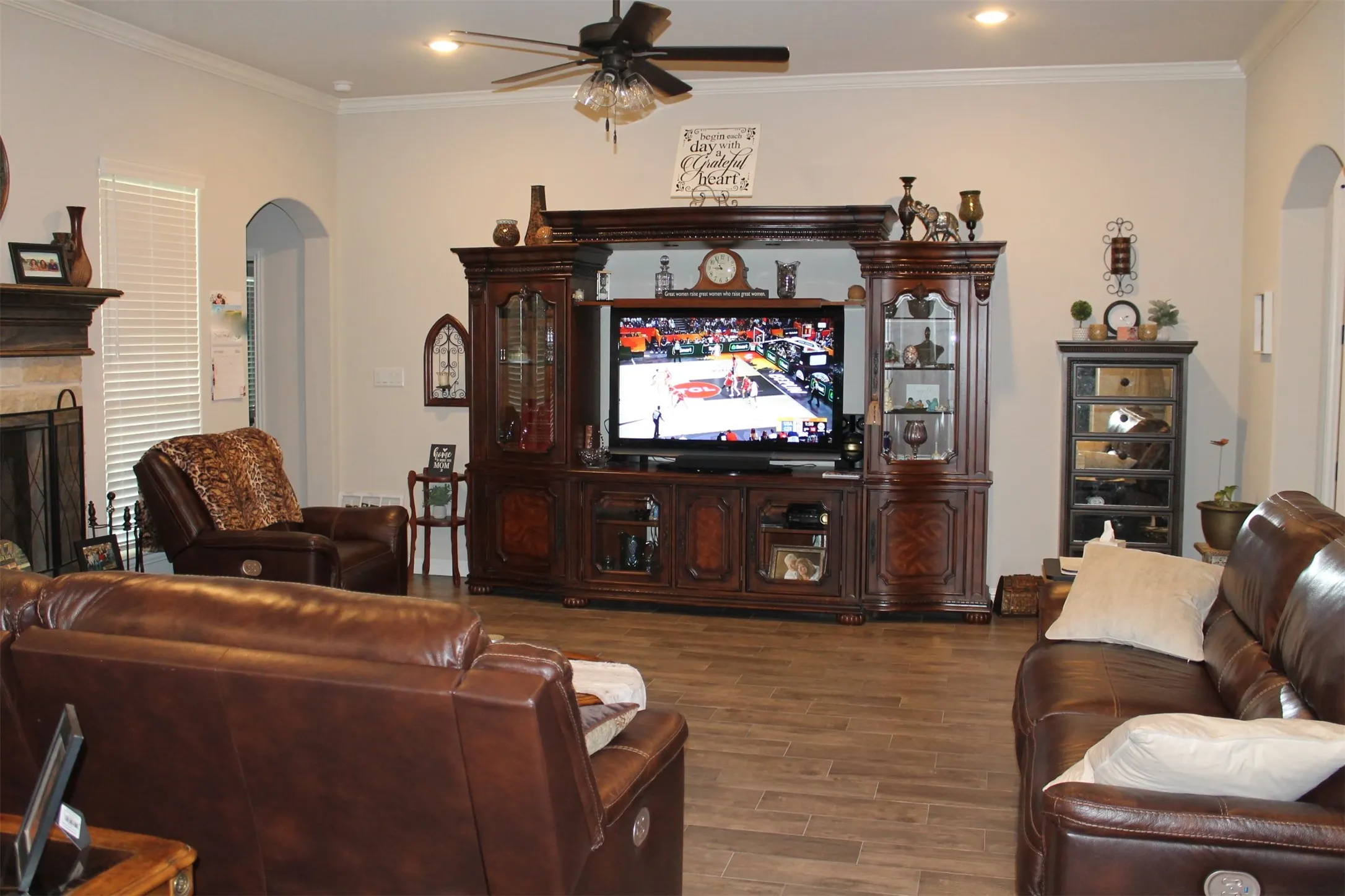 Single Family Residence For Rent in Hood County , 4011 Gallivant Drive, Granbury, Texas 76049, 4 Bedroom, 2 Bathroom, 2 Garage spaces, 2,038 Sqft, built in 2021, mls#21386372, Real Estate Agent in Granbury, Homes For Rent in Hood county, Homes For Rent in Granbury, Realtor in Granbury Texas, Real Estate Brokerage Independent Realty Texas, Luminita Cordes Realtor