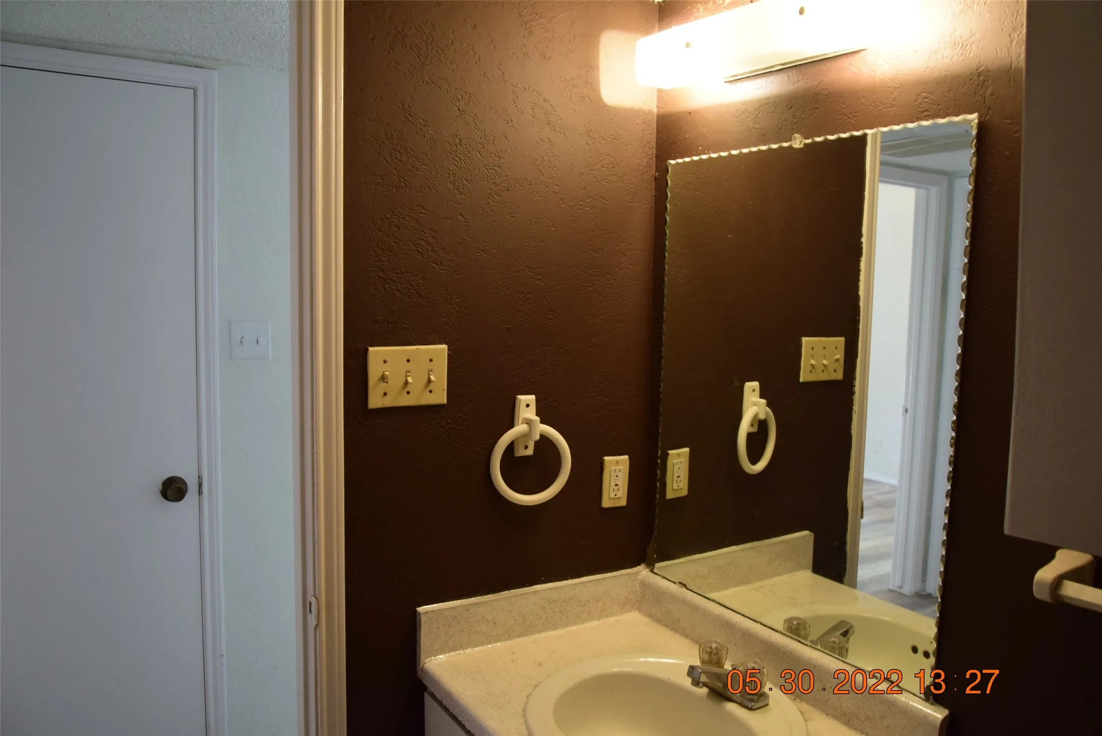 Duplex For Rent in Tarrant County , 1705 Patricia Street, Arlington, Texas 76012, 2 Bedroom, 1 Bathroom, Garage spaces, 778 Sqft, built in 1982, mls#21386373, Real Estate Agent in Arlington, Homes For Rent in Tarrant county, Homes For Rent in Arlington, Realtor in Arlington Texas, Real Estate Brokerage Independent Realty Texas, Luminita Cordes Realtor