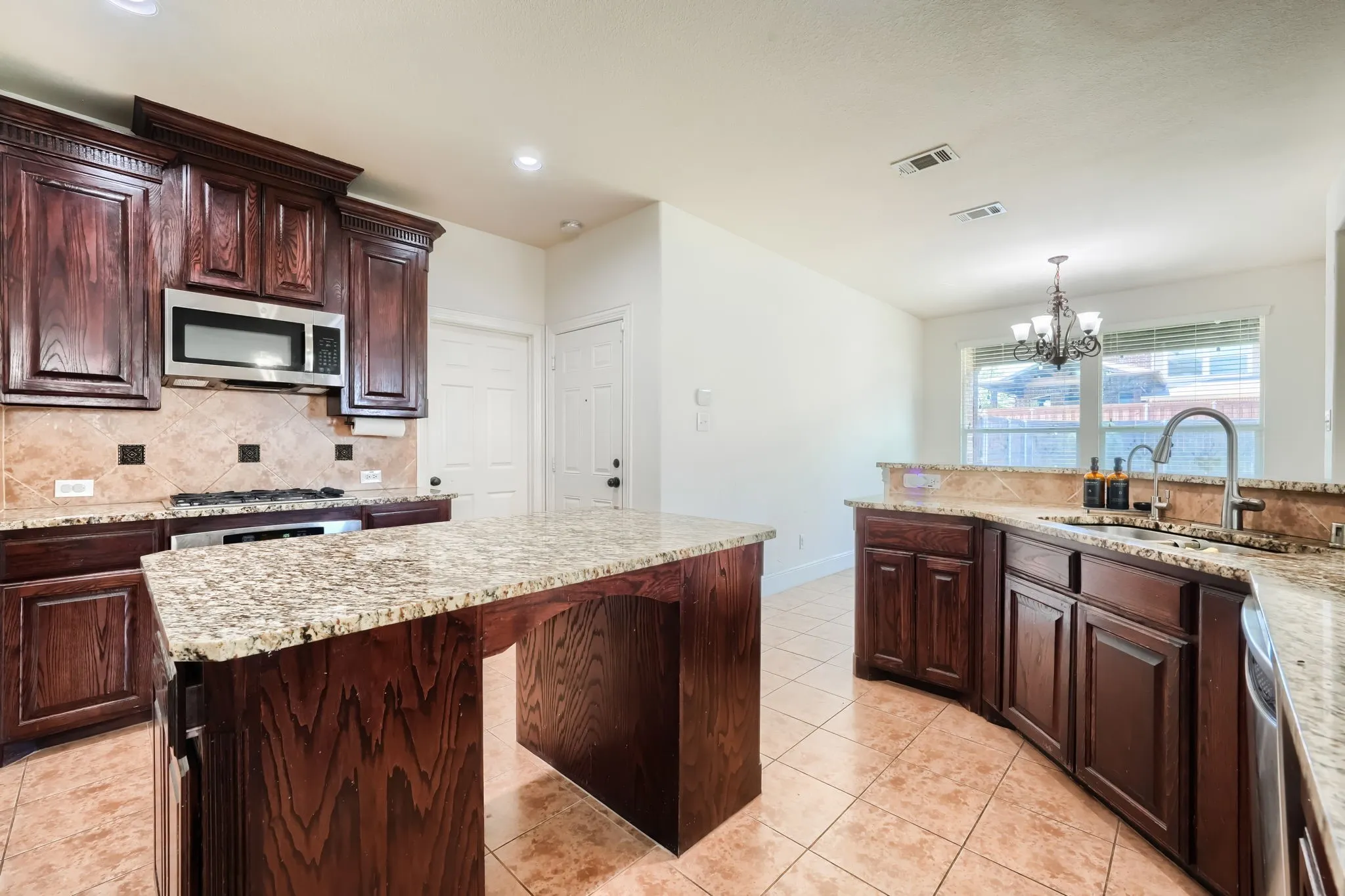 Single Family Residence For Rent in Collin County , 10510 Toffenham Drive, Frisco, Texas 75035, 4 Bedroom, 4 Bathroom, 2 Garage spaces, 3,823 Sqft, built in 2010, mls#21386377, Real Estate Agent in Frisco, Homes For Rent in Collin county, Homes For Rent in Frisco, Realtor in Frisco Texas, Real Estate Brokerage Independent Realty Texas, Luminita Cordes Realtor