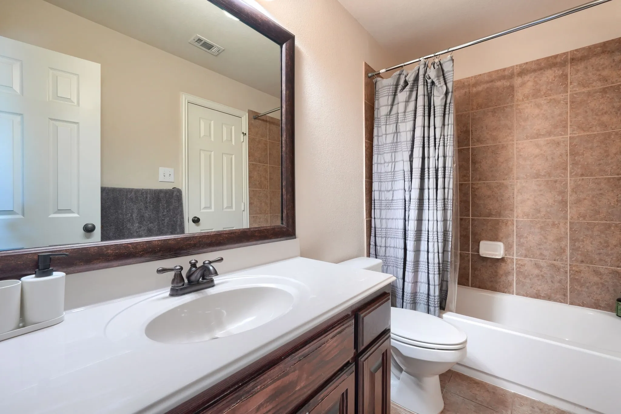 Single Family Residence For Rent in Collin County , 10510 Toffenham Drive, Frisco, Texas 75035, 4 Bedroom, 4 Bathroom, 2 Garage spaces, 3,823 Sqft, built in 2010, mls#21386377, Real Estate Agent in Frisco, Homes For Rent in Collin county, Homes For Rent in Frisco, Realtor in Frisco Texas, Real Estate Brokerage Independent Realty Texas, Luminita Cordes Realtor