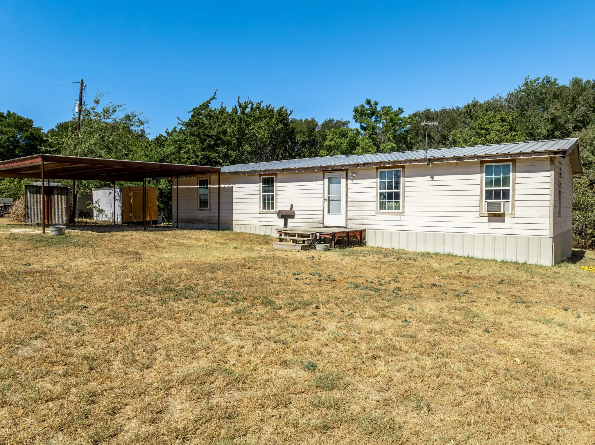 Manufactured Home For Sale in Hill County , 275 Hill County Road 4431, Itasca, Texas 76055, 3 Bedroom, 2 Bathroom, 4 Garage spaces, 1,520 Sqft, built in 1982, mls#21382477, Real Estate Agent in Itasca, Homes For Sale in Hill county, Homes For Sale in Itasca, Realtor in Itasca Texas, Real Estate Brokerage Independent Realty Texas, Luminita Cordes Realtor