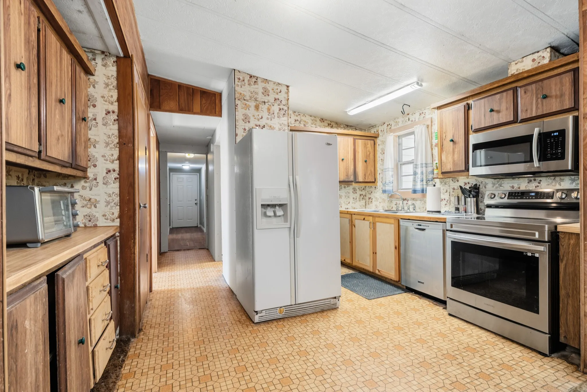 Manufactured Home For Sale in Hill County , 275 Hill County Road 4431, Itasca, Texas 76055, 3 Bedroom, 2 Bathroom, 4 Garage spaces, 1,520 Sqft, built in 1982, mls#21382477, Real Estate Agent in Itasca, Homes For Sale in Hill county, Homes For Sale in Itasca, Realtor in Itasca Texas, Real Estate Brokerage Independent Realty Texas, Luminita Cordes Realtor
