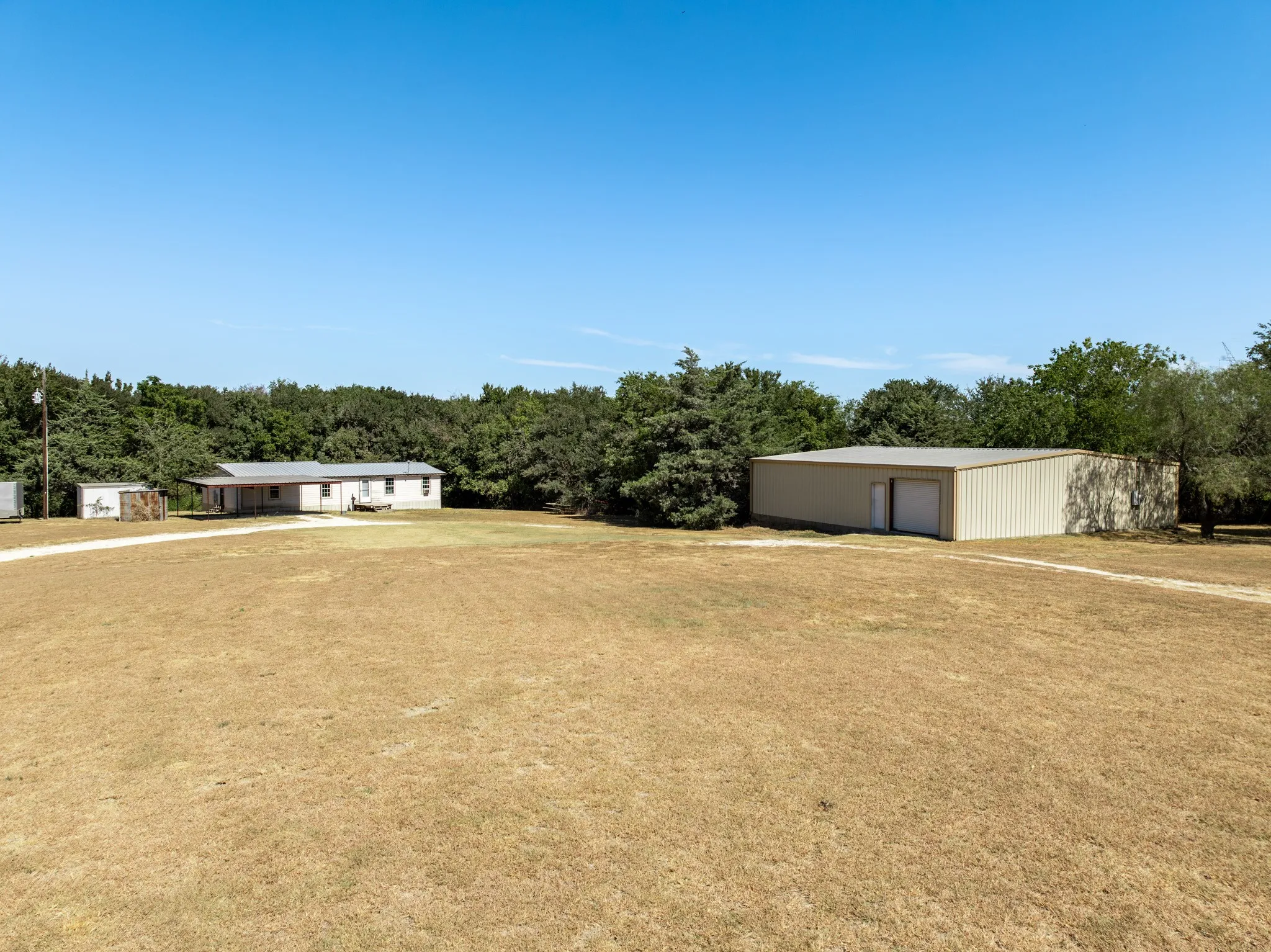 Manufactured Home For Sale in Hill County , 275 Hill County Road 4431, Itasca, Texas 76055, 3 Bedroom, 2 Bathroom, 4 Garage spaces, 1,520 Sqft, built in 1982, mls#21382477, Real Estate Agent in Itasca, Homes For Sale in Hill county, Homes For Sale in Itasca, Realtor in Itasca Texas, Real Estate Brokerage Independent Realty Texas, Luminita Cordes Realtor