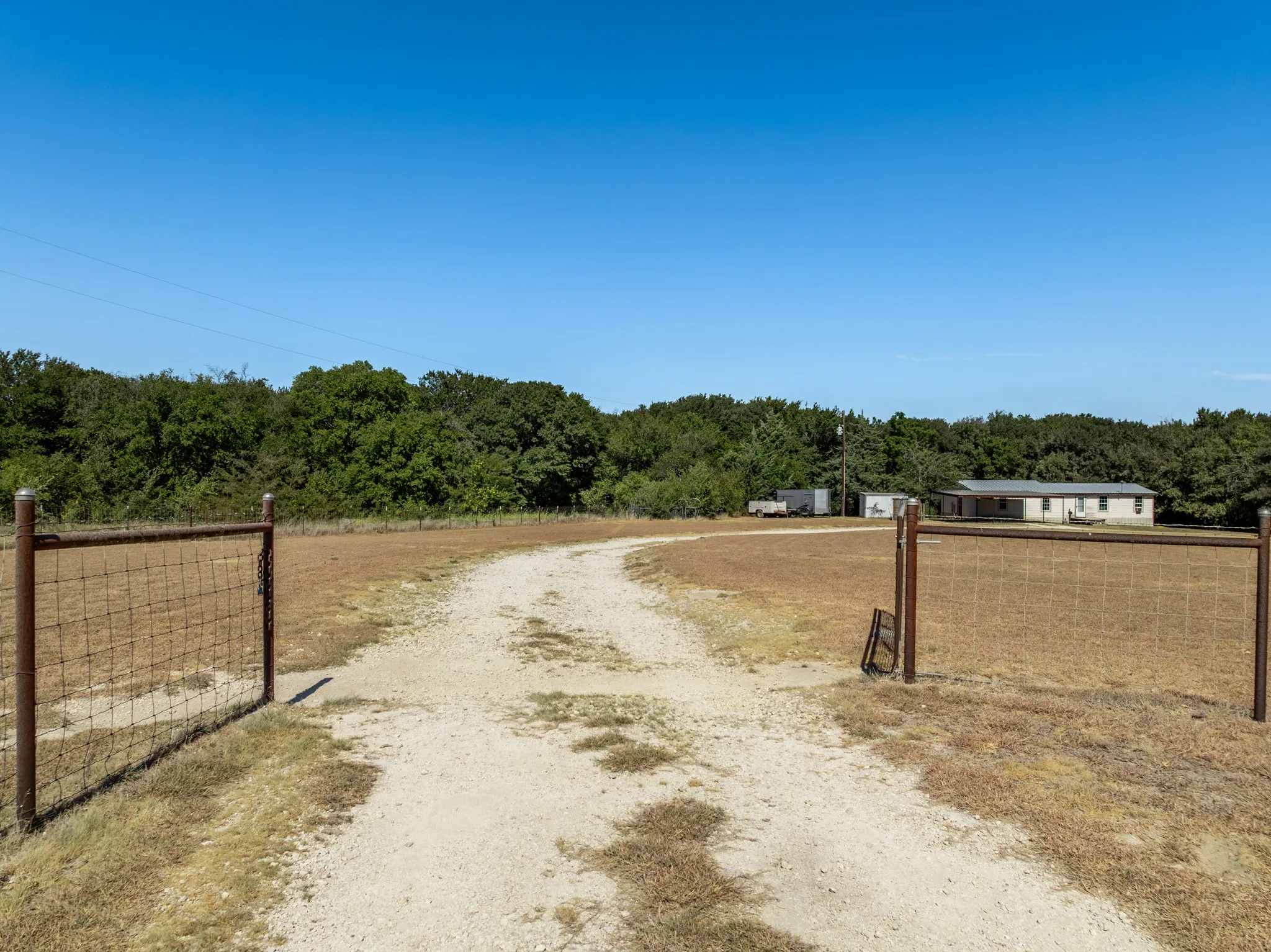 Manufactured Home For Sale in Hill County , 275 Hill County Road 4431, Itasca, Texas 76055, 3 Bedroom, 2 Bathroom, 4 Garage spaces, 1,520 Sqft, built in 1982, mls#21382477, Real Estate Agent in Itasca, Homes For Sale in Hill county, Homes For Sale in Itasca, Realtor in Itasca Texas, Real Estate Brokerage Independent Realty Texas, Luminita Cordes Realtor