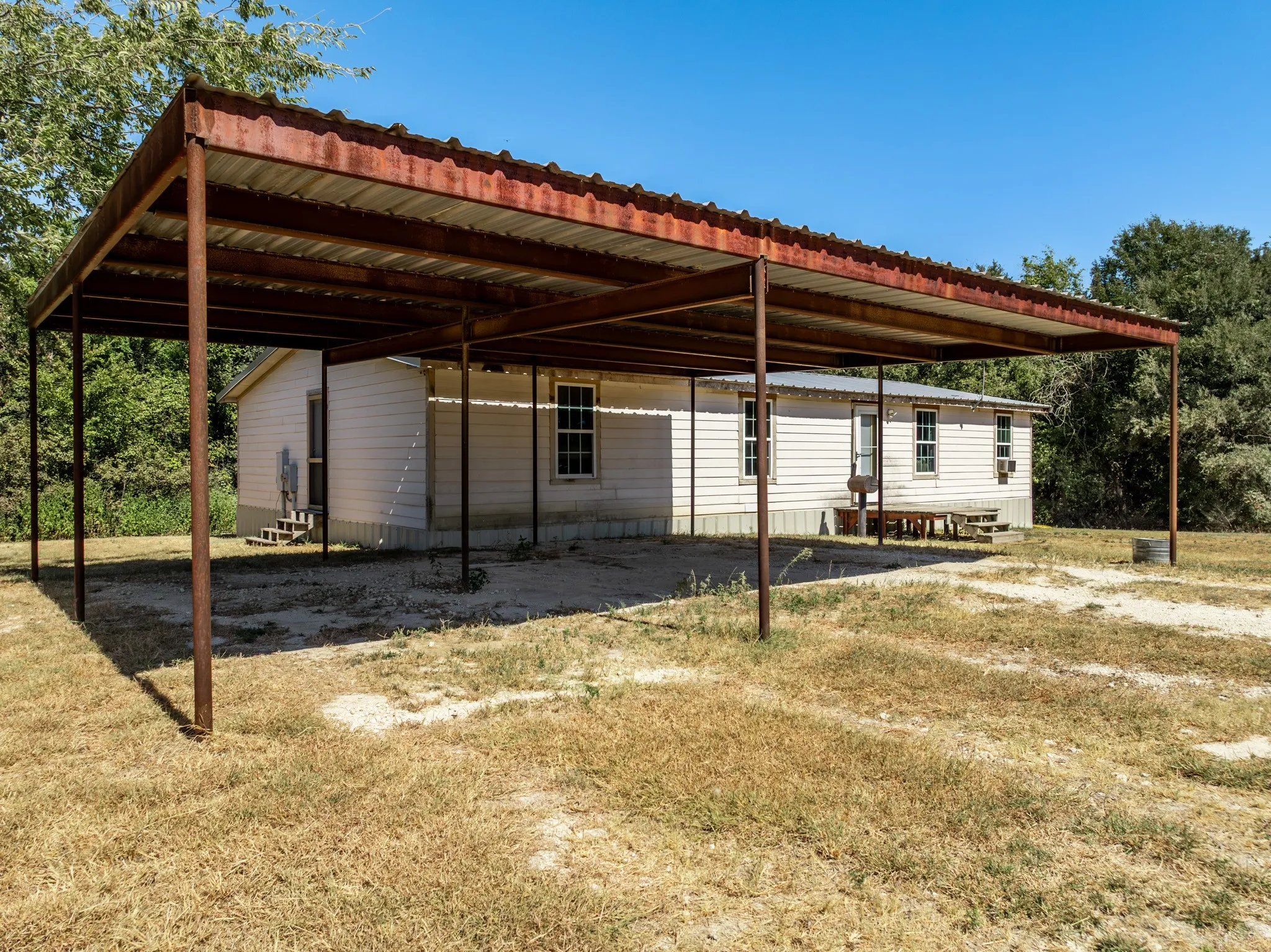 Manufactured Home For Sale in Hill County , 275 Hill County Road 4431, Itasca, Texas 76055, 3 Bedroom, 2 Bathroom, 4 Garage spaces, 1,520 Sqft, built in 1982, mls#21382477, Real Estate Agent in Itasca, Homes For Sale in Hill county, Homes For Sale in Itasca, Realtor in Itasca Texas, Real Estate Brokerage Independent Realty Texas, Luminita Cordes Realtor