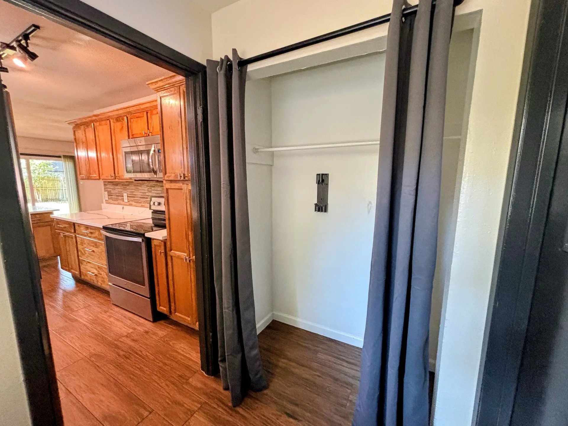 Single Family Residence For Sale in Tarrant County , 2508 Buffalo Drive, Arlington, Texas 76013, 3 Bedroom, 2 Bathroom, 2 Garage spaces, 1,238 Sqft, built in 1966, mls#21386383, Real Estate Agent in Arlington, Homes For Sale in Tarrant county, Homes For Sale in Arlington, Realtor in Arlington Texas, Real Estate Brokerage Independent Realty Texas, Luminita Cordes Realtor