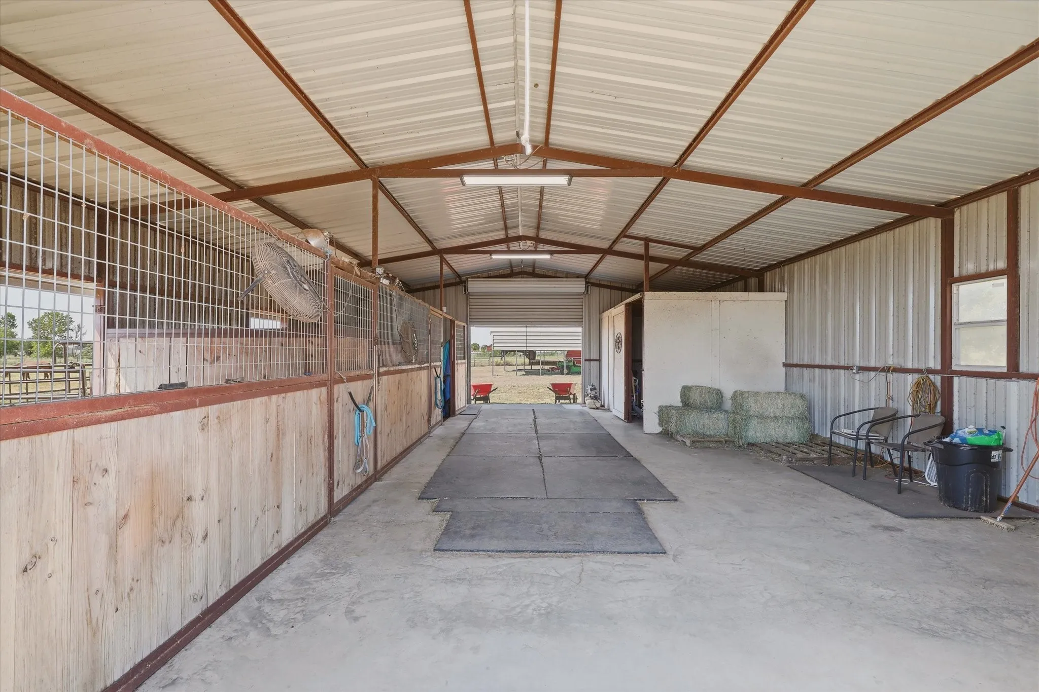 Single Family Residence For Sale in Wise County , 453 Kincannon Lane, Rhome, Texas 76078, 3 Bedroom, 3 Bathroom, 3 Garage spaces, 2,834 Sqft, built in 2016, mls#21385896, Real Estate Agent in Rhome, Homes For Sale in Wise county, Homes For Sale in Rhome, Realtor in Rhome Texas, Real Estate Brokerage Independent Realty Texas, Luminita Cordes Realtor