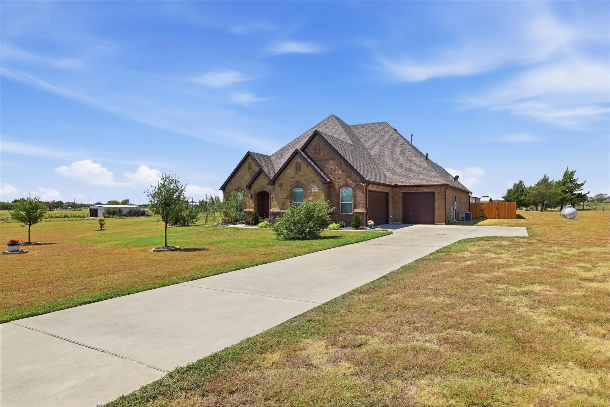 Single Family Residence For Sale in Wise County , 453 Kincannon Lane, Rhome, Texas 76078, 3 Bedroom, 3 Bathroom, 3 Garage spaces, 2,834 Sqft, built in 2016, mls#21385896, Real Estate Agent in Rhome, Homes For Sale in Wise county, Homes For Sale in Rhome, Realtor in Rhome Texas, Real Estate Brokerage Independent Realty Texas, Luminita Cordes Realtor