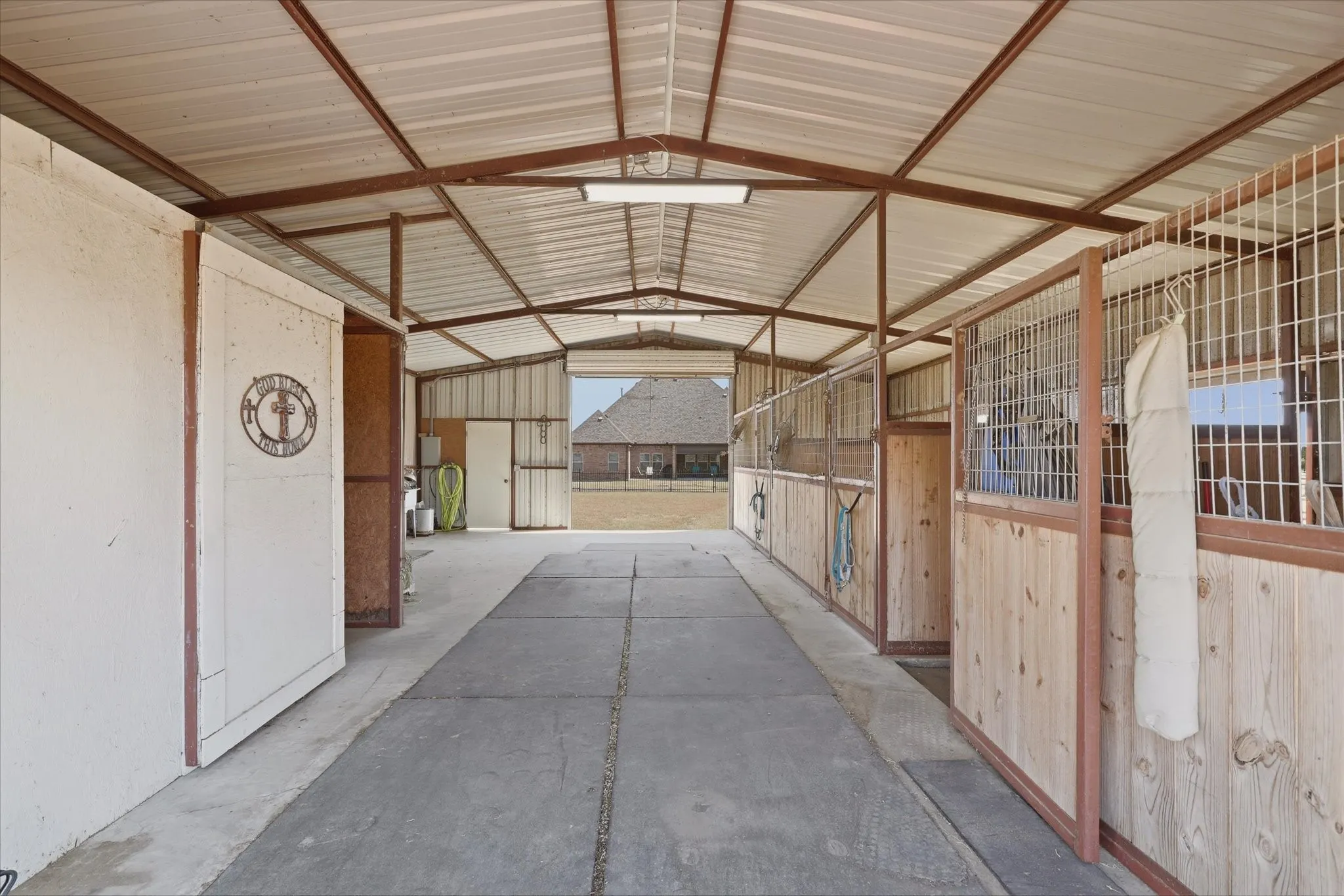 Single Family Residence For Sale in Wise County , 453 Kincannon Lane, Rhome, Texas 76078, 3 Bedroom, 3 Bathroom, 3 Garage spaces, 2,834 Sqft, built in 2016, mls#21385896, Real Estate Agent in Rhome, Homes For Sale in Wise county, Homes For Sale in Rhome, Realtor in Rhome Texas, Real Estate Brokerage Independent Realty Texas, Luminita Cordes Realtor