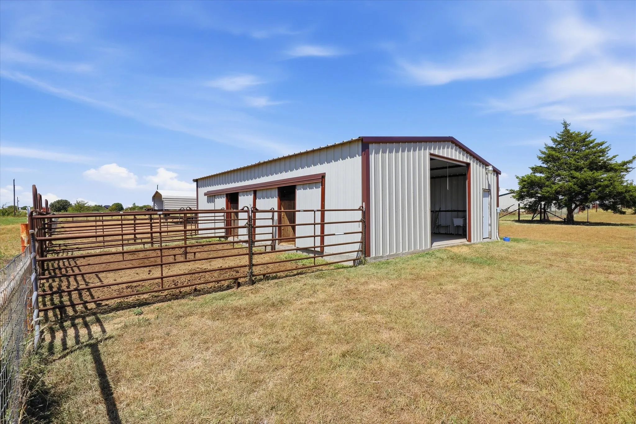 Single Family Residence For Sale in Wise County , 453 Kincannon Lane, Rhome, Texas 76078, 3 Bedroom, 3 Bathroom, 3 Garage spaces, 2,834 Sqft, built in 2016, mls#21385896, Real Estate Agent in Rhome, Homes For Sale in Wise county, Homes For Sale in Rhome, Realtor in Rhome Texas, Real Estate Brokerage Independent Realty Texas, Luminita Cordes Realtor
