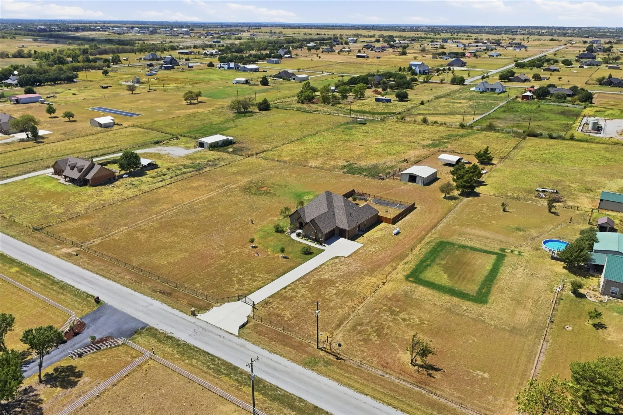Single Family Residence For Sale in Wise County , 453 Kincannon Lane, Rhome, Texas 76078, 3 Bedroom, 3 Bathroom, 3 Garage spaces, 2,834 Sqft, built in 2016, mls#21385896, Real Estate Agent in Rhome, Homes For Sale in Wise county, Homes For Sale in Rhome, Realtor in Rhome Texas, Real Estate Brokerage Independent Realty Texas, Luminita Cordes Realtor