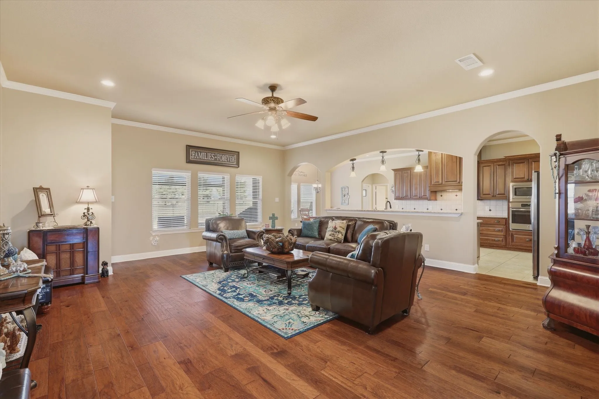 Single Family Residence For Sale in Wise County , 453 Kincannon Lane, Rhome, Texas 76078, 3 Bedroom, 3 Bathroom, 3 Garage spaces, 2,834 Sqft, built in 2016, mls#21385896, Real Estate Agent in Rhome, Homes For Sale in Wise county, Homes For Sale in Rhome, Realtor in Rhome Texas, Real Estate Brokerage Independent Realty Texas, Luminita Cordes Realtor
