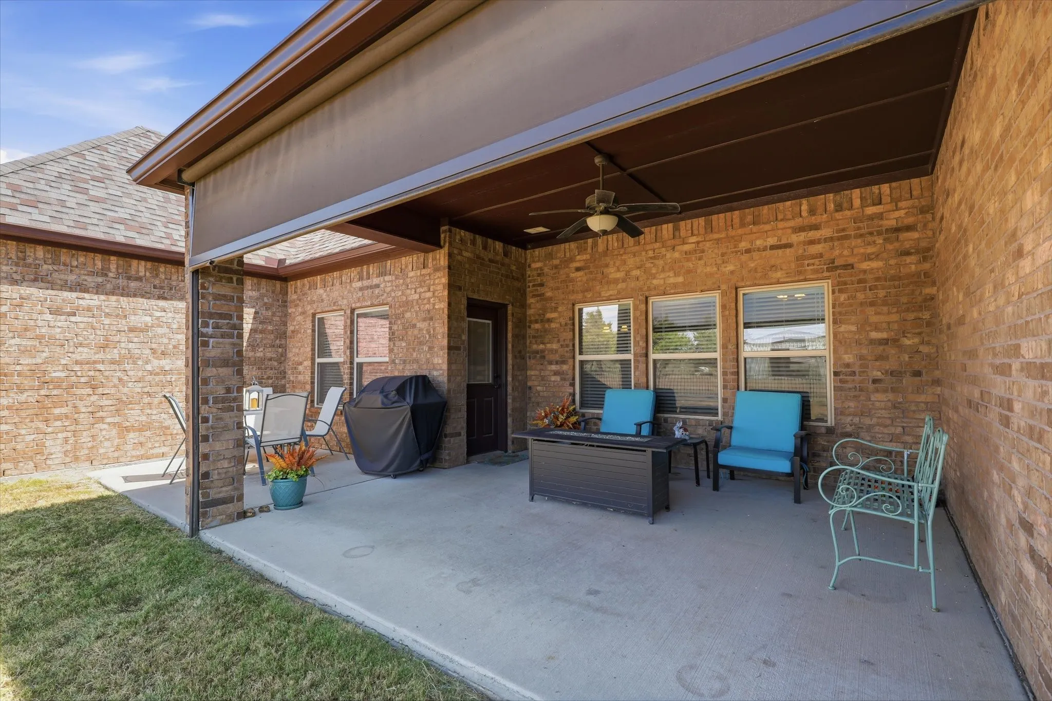Single Family Residence For Sale in Wise County , 453 Kincannon Lane, Rhome, Texas 76078, 3 Bedroom, 3 Bathroom, 3 Garage spaces, 2,834 Sqft, built in 2016, mls#21385896, Real Estate Agent in Rhome, Homes For Sale in Wise county, Homes For Sale in Rhome, Realtor in Rhome Texas, Real Estate Brokerage Independent Realty Texas, Luminita Cordes Realtor