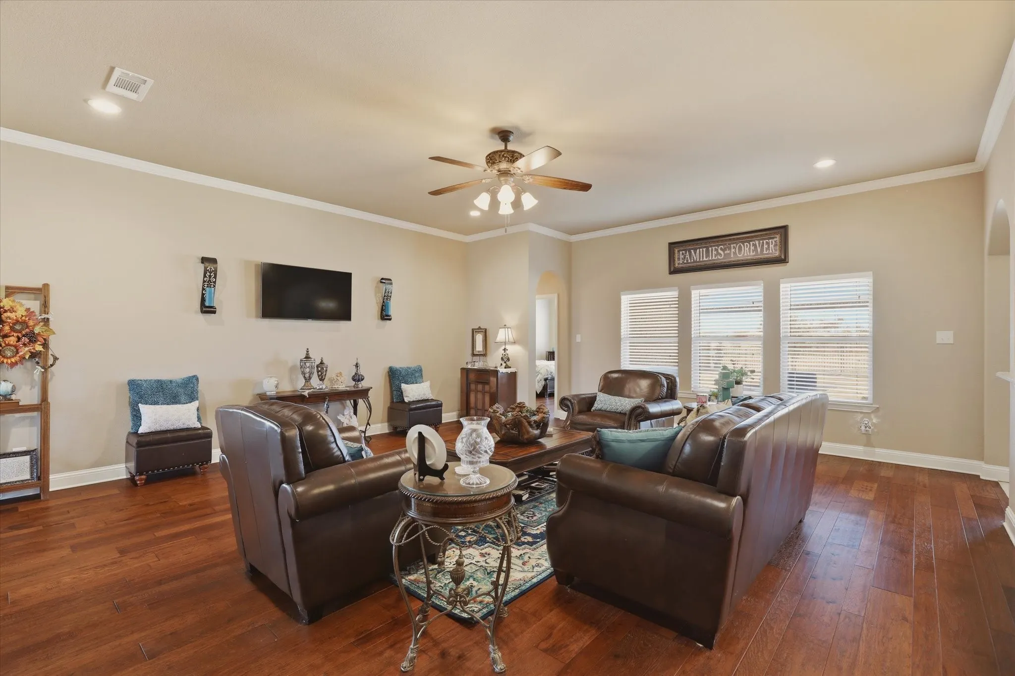 Single Family Residence For Sale in Wise County , 453 Kincannon Lane, Rhome, Texas 76078, 3 Bedroom, 3 Bathroom, 3 Garage spaces, 2,834 Sqft, built in 2016, mls#21385896, Real Estate Agent in Rhome, Homes For Sale in Wise county, Homes For Sale in Rhome, Realtor in Rhome Texas, Real Estate Brokerage Independent Realty Texas, Luminita Cordes Realtor