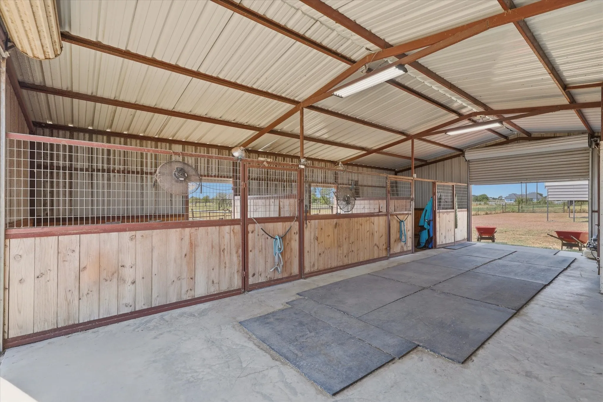 Single Family Residence For Sale in Wise County , 453 Kincannon Lane, Rhome, Texas 76078, 3 Bedroom, 3 Bathroom, 3 Garage spaces, 2,834 Sqft, built in 2016, mls#21385896, Real Estate Agent in Rhome, Homes For Sale in Wise county, Homes For Sale in Rhome, Realtor in Rhome Texas, Real Estate Brokerage Independent Realty Texas, Luminita Cordes Realtor