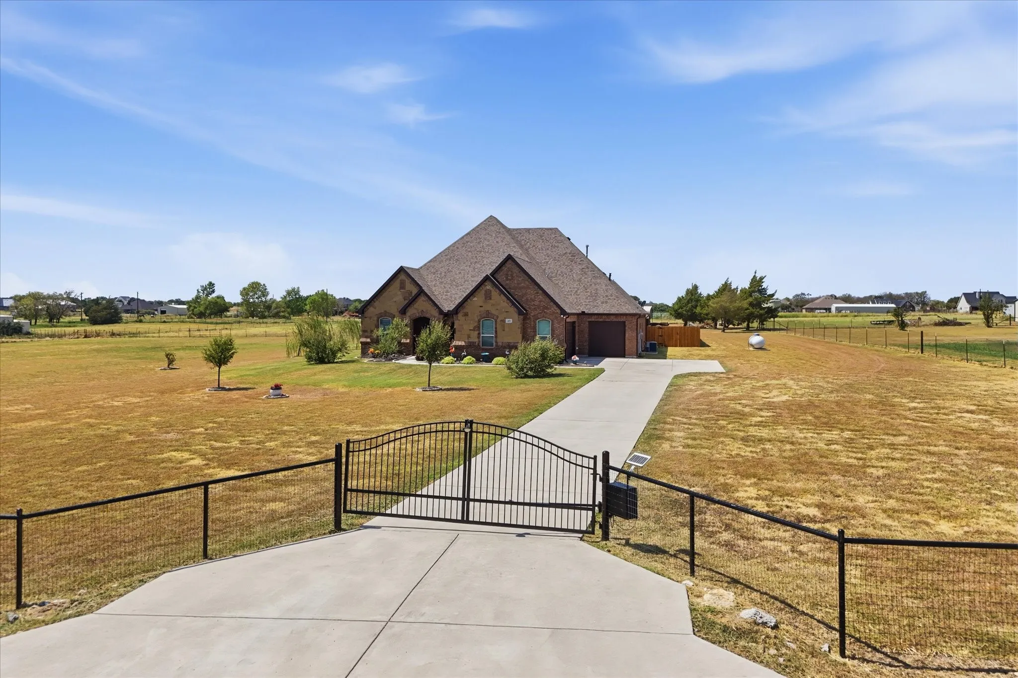 Single Family Residence For Sale in Wise County , 453 Kincannon Lane, Rhome, Texas 76078, 3 Bedroom, 3 Bathroom, 3 Garage spaces, 2,834 Sqft, built in 2016, mls#21385896, Real Estate Agent in Rhome, Homes For Sale in Wise county, Homes For Sale in Rhome, Realtor in Rhome Texas, Real Estate Brokerage Independent Realty Texas, Luminita Cordes Realtor