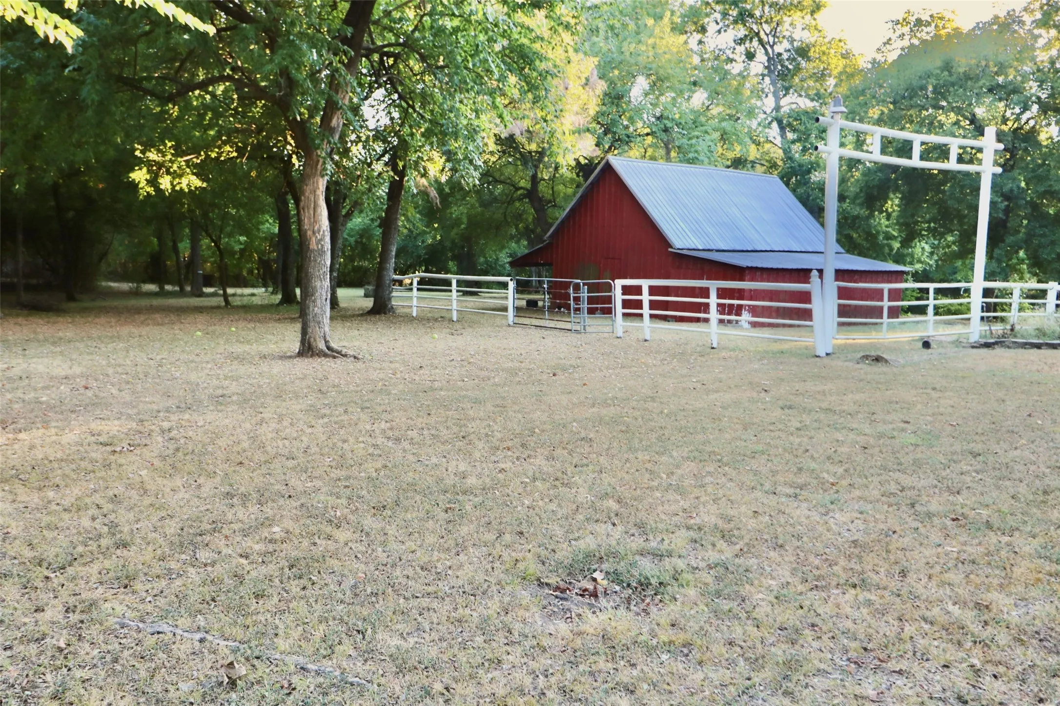 Single Family Residence For Sale in Lamar County , 307 Honey Grove St, Roxton, Texas 75477, 4 Bedroom, 2 Bathroom, 2 Garage spaces, 3,489 Sqft, built in 1912, mls#21383635, Real Estate Agent in Roxton, Homes For Sale in Lamar county, Homes For Sale in Roxton, Realtor in Roxton Texas, Real Estate Brokerage Independent Realty Texas, Luminita Cordes Realtor