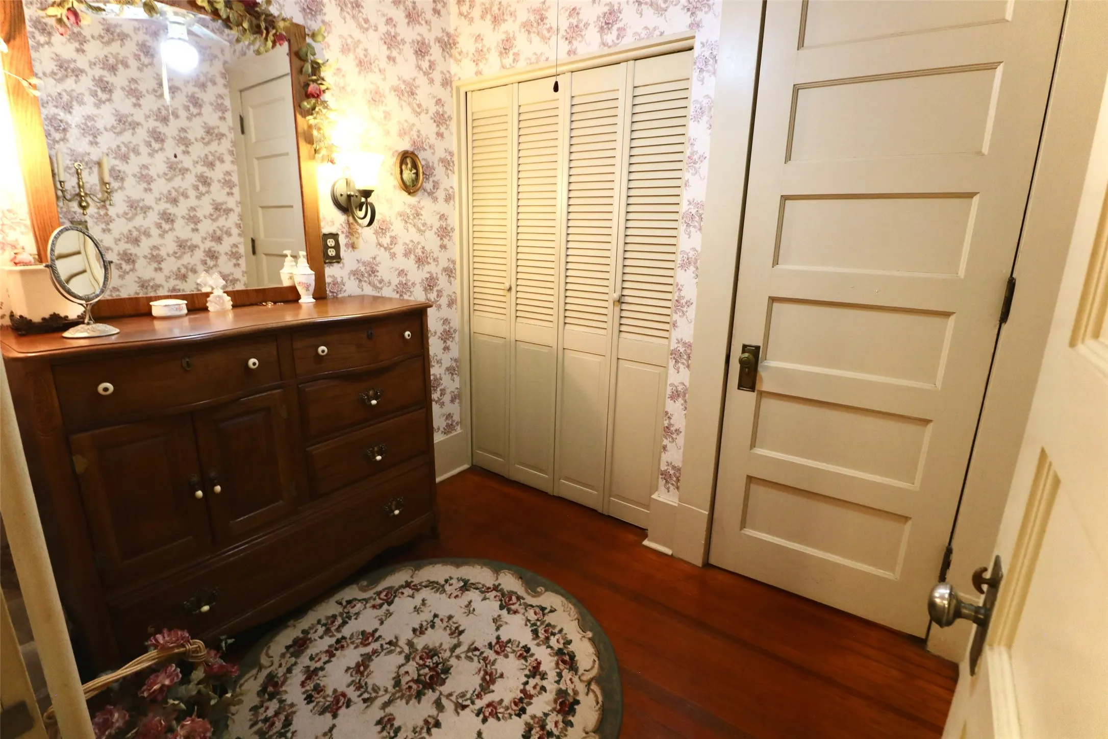 Single Family Residence For Sale in Lamar County , 307 Honey Grove St, Roxton, Texas 75477, 4 Bedroom, 2 Bathroom, 2 Garage spaces, 3,489 Sqft, built in 1912, mls#21383635, Real Estate Agent in Roxton, Homes For Sale in Lamar county, Homes For Sale in Roxton, Realtor in Roxton Texas, Real Estate Brokerage Independent Realty Texas, Luminita Cordes Realtor