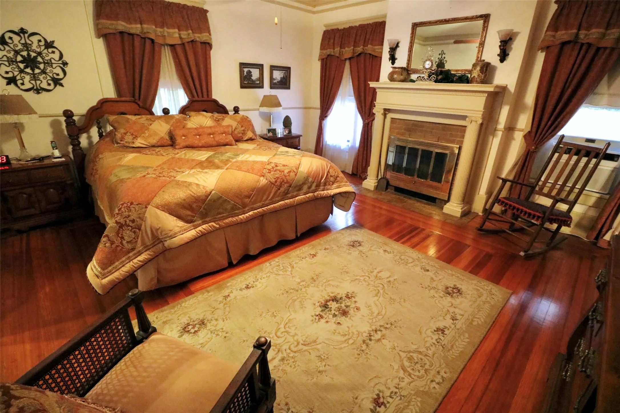 Single Family Residence For Sale in Lamar County , 307 Honey Grove St, Roxton, Texas 75477, 4 Bedroom, 2 Bathroom, 2 Garage spaces, 3,489 Sqft, built in 1912, mls#21383635, Real Estate Agent in Roxton, Homes For Sale in Lamar county, Homes For Sale in Roxton, Realtor in Roxton Texas, Real Estate Brokerage Independent Realty Texas, Luminita Cordes Realtor