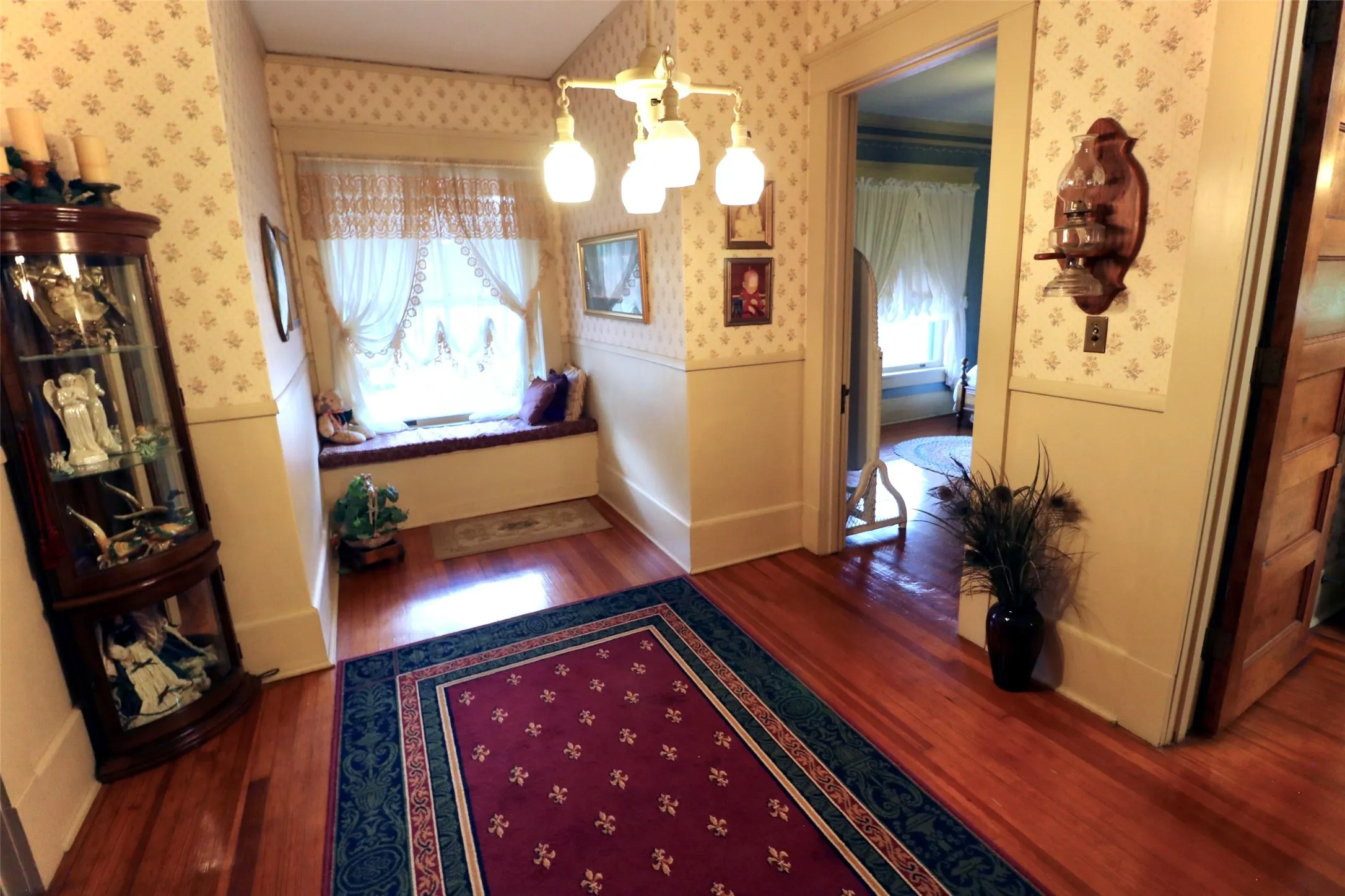 Single Family Residence For Sale in Lamar County , 307 Honey Grove St, Roxton, Texas 75477, 4 Bedroom, 2 Bathroom, 2 Garage spaces, 3,489 Sqft, built in 1912, mls#21383635, Real Estate Agent in Roxton, Homes For Sale in Lamar county, Homes For Sale in Roxton, Realtor in Roxton Texas, Real Estate Brokerage Independent Realty Texas, Luminita Cordes Realtor