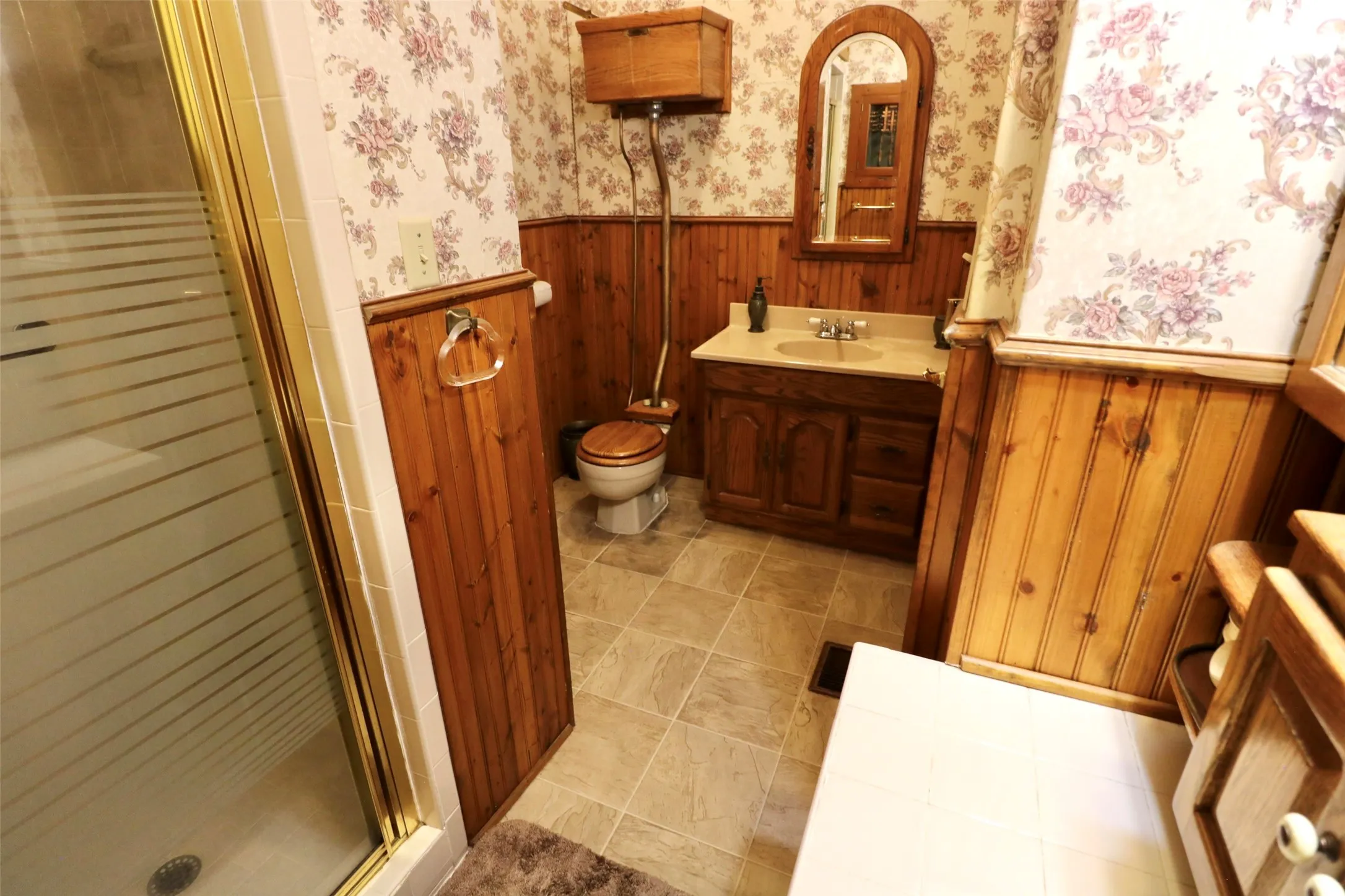 Single Family Residence For Sale in Lamar County , 307 Honey Grove St, Roxton, Texas 75477, 4 Bedroom, 2 Bathroom, 2 Garage spaces, 3,489 Sqft, built in 1912, mls#21383635, Real Estate Agent in Roxton, Homes For Sale in Lamar county, Homes For Sale in Roxton, Realtor in Roxton Texas, Real Estate Brokerage Independent Realty Texas, Luminita Cordes Realtor